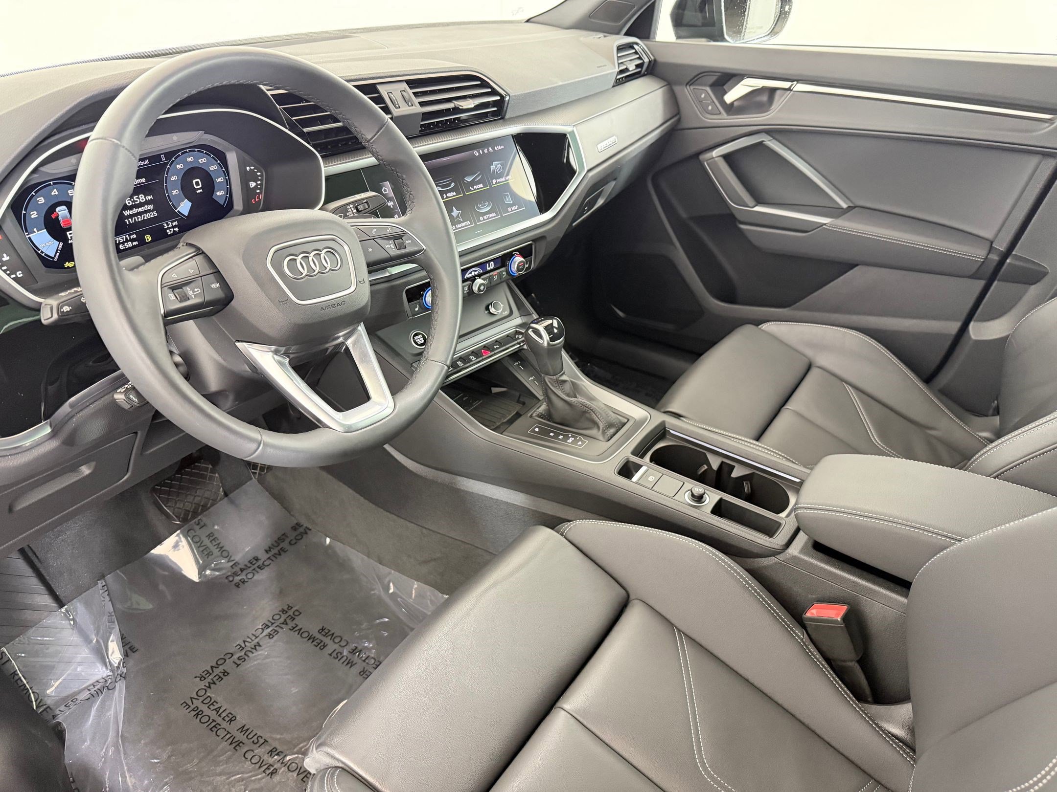 2025 Audi Q3 S line Premium photo 4