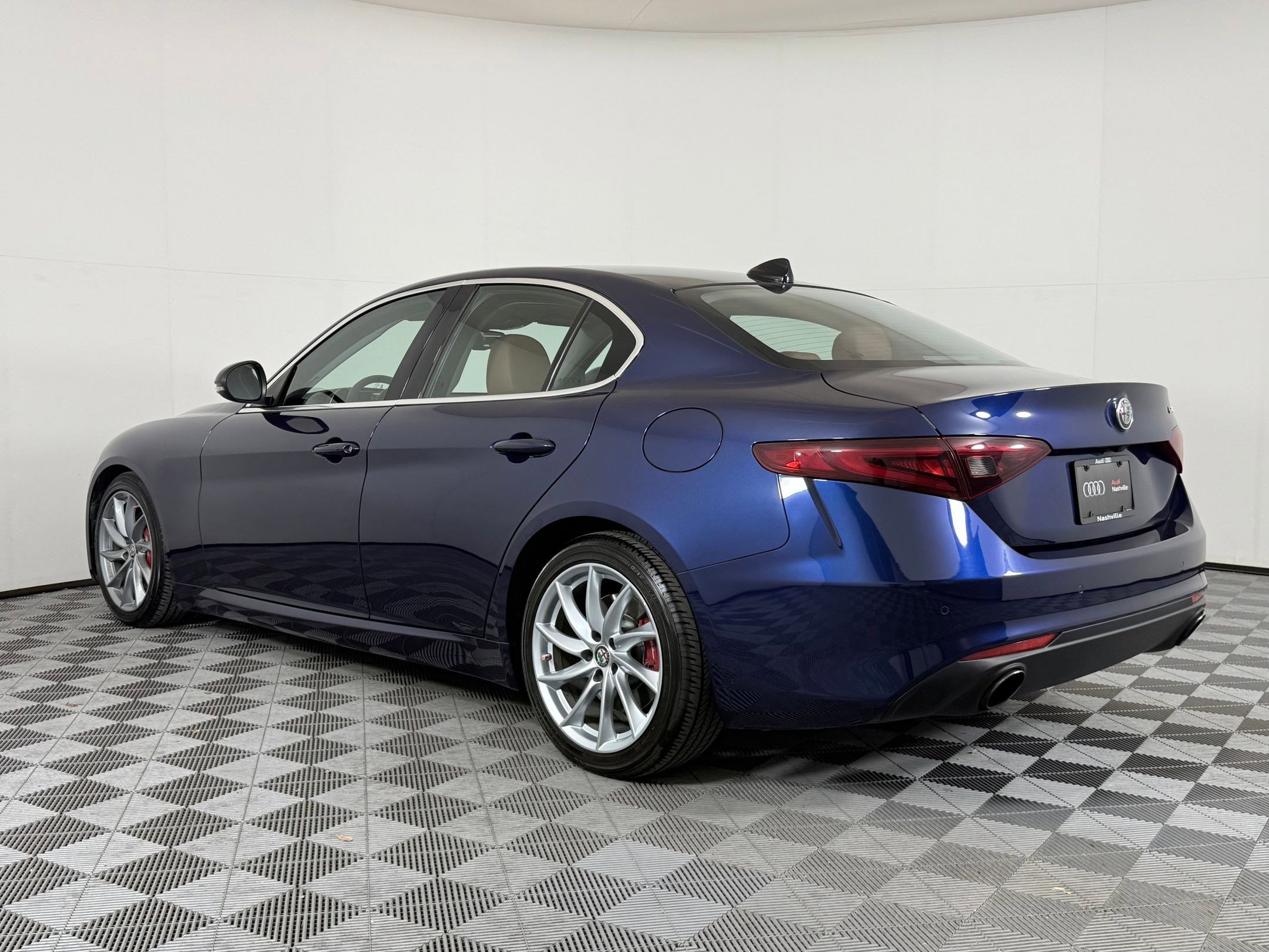 2017 Alfa Romeo Giulia photo 3