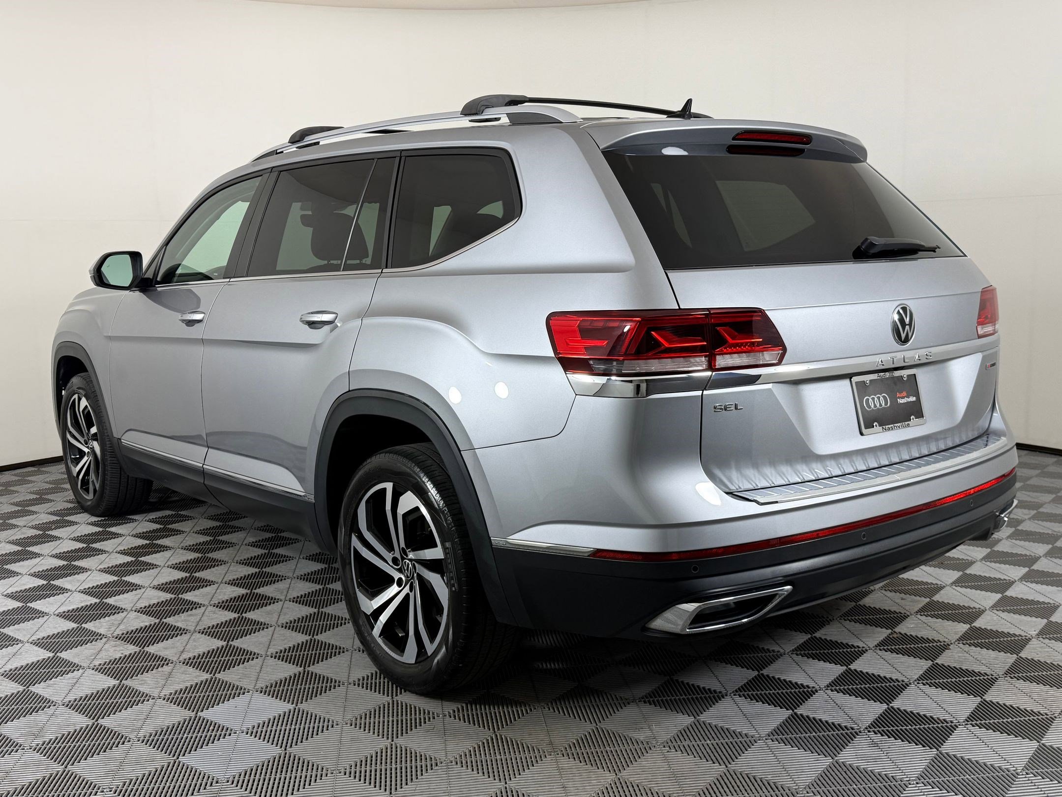 2022 Volkswagen Atlas SEL photo 3