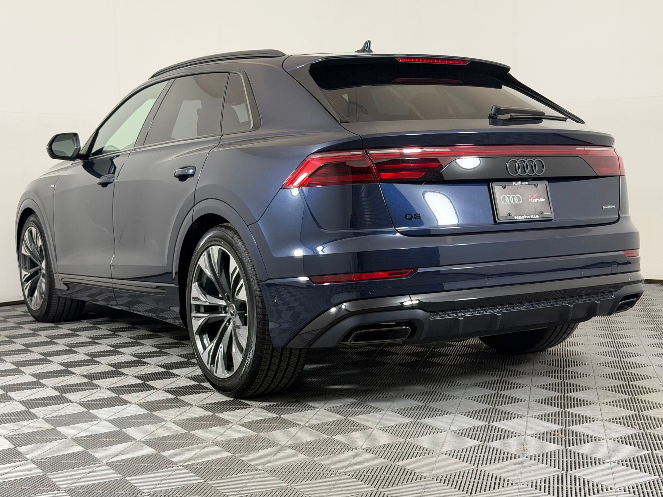 Q8 Premium Plus SUV