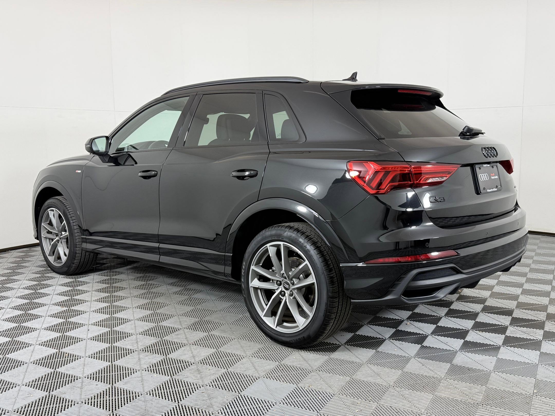 2025 Audi Q3 45 TFSI S line Premium photo 3