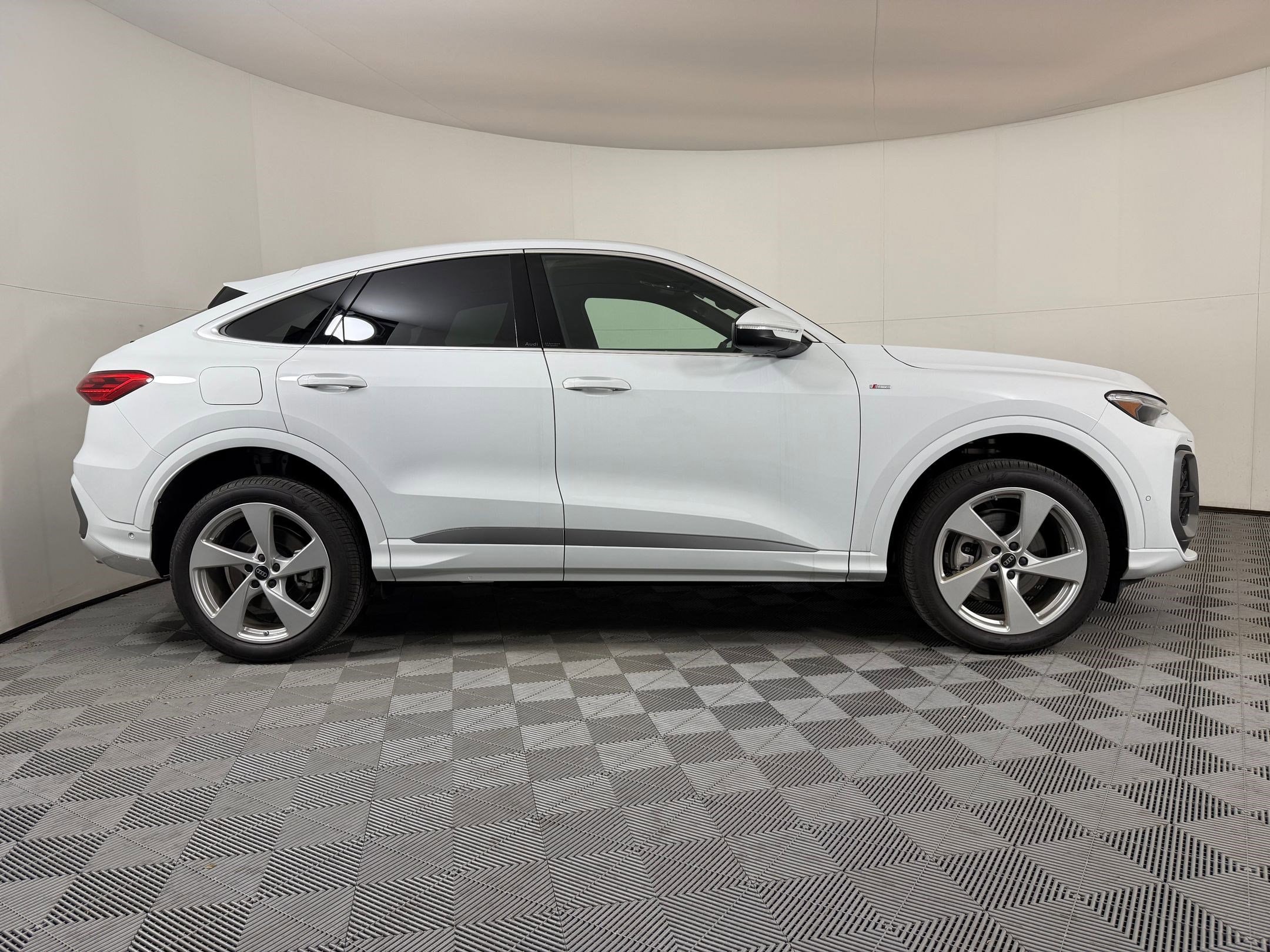 2025 Audi Q5 Sportback Premium Plus - Photo 8