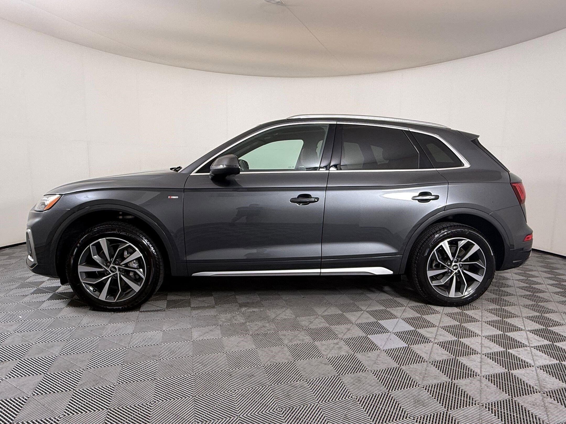 2022 Audi Q5 S line Premium Plus photo 2