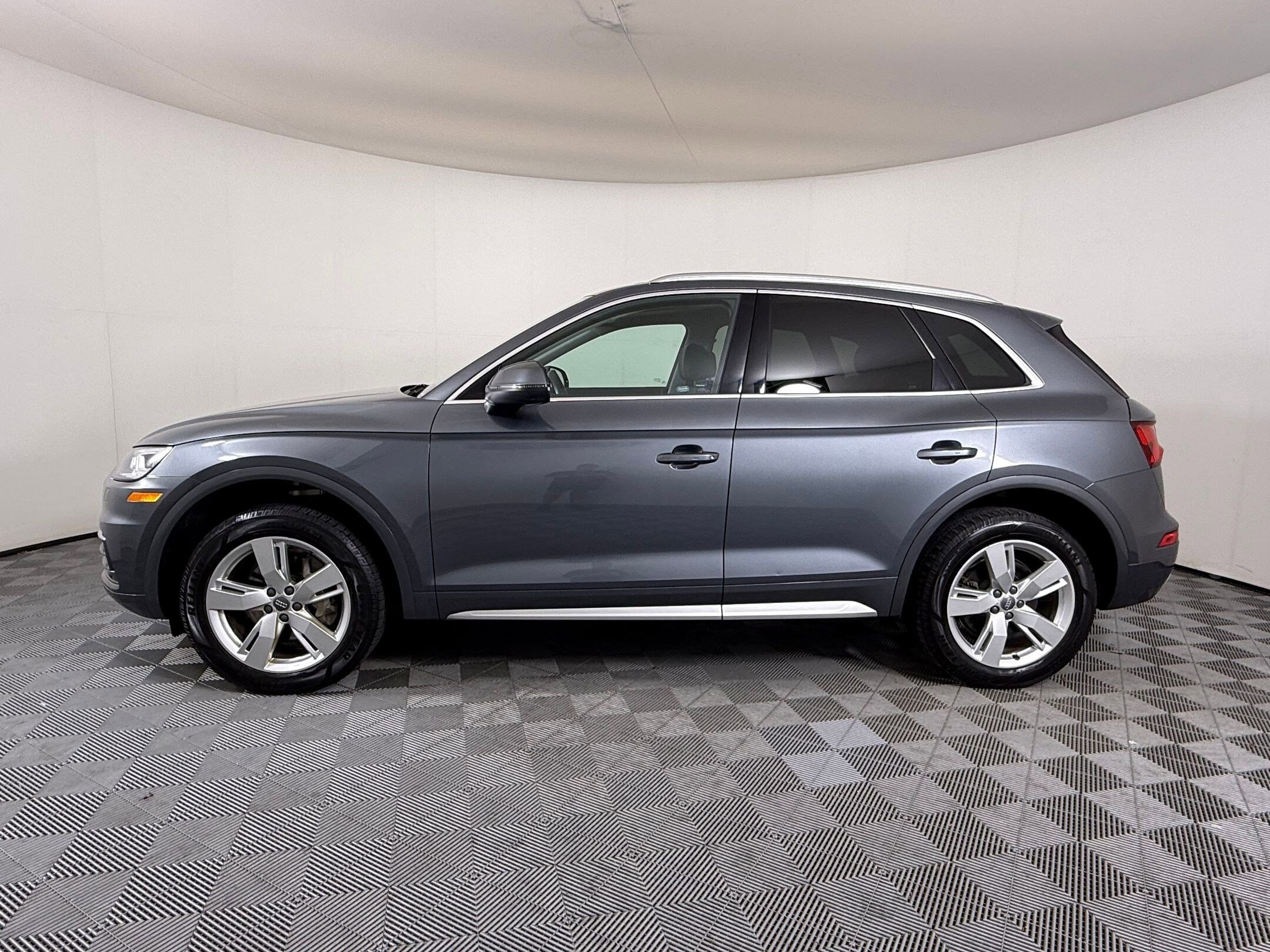 2018 Audi Q5 Premium Plus photo 2