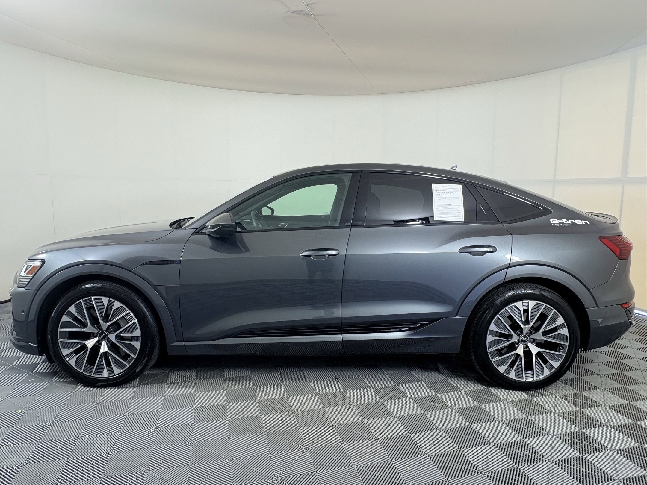 2024 Audi Q8 E-tron line Premium Plus photo 2