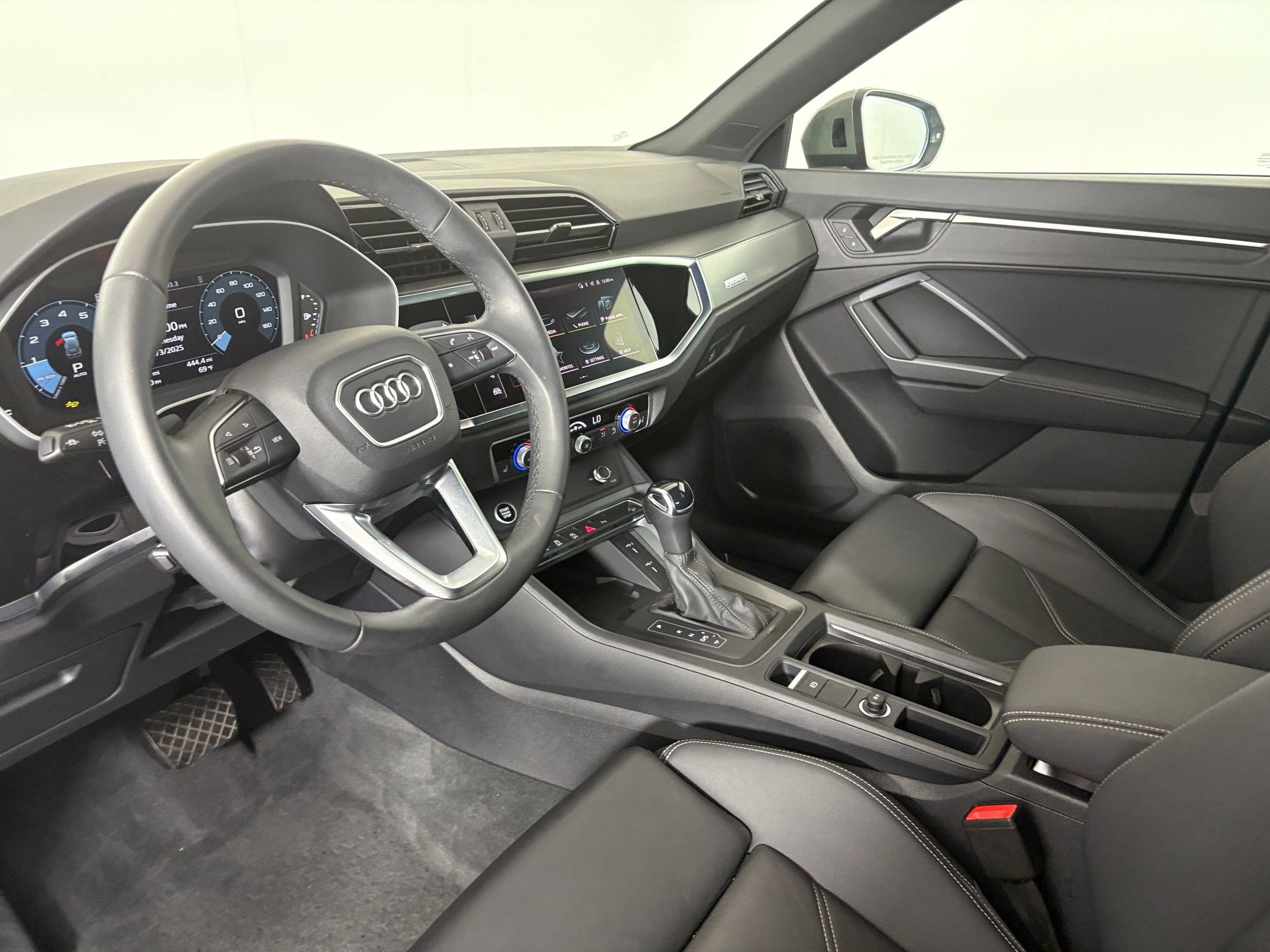 2025 Audi Q3 S line Premium photo 3