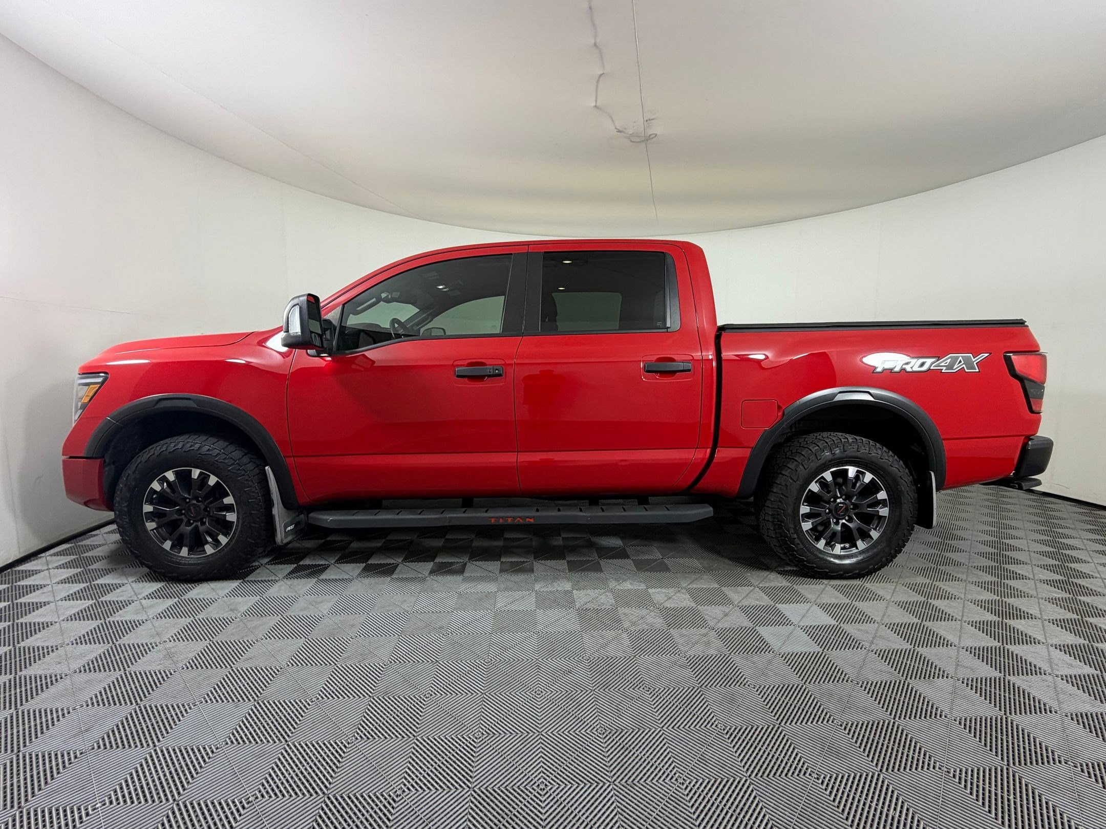 Titan PRO-4X Truck Crew Cab