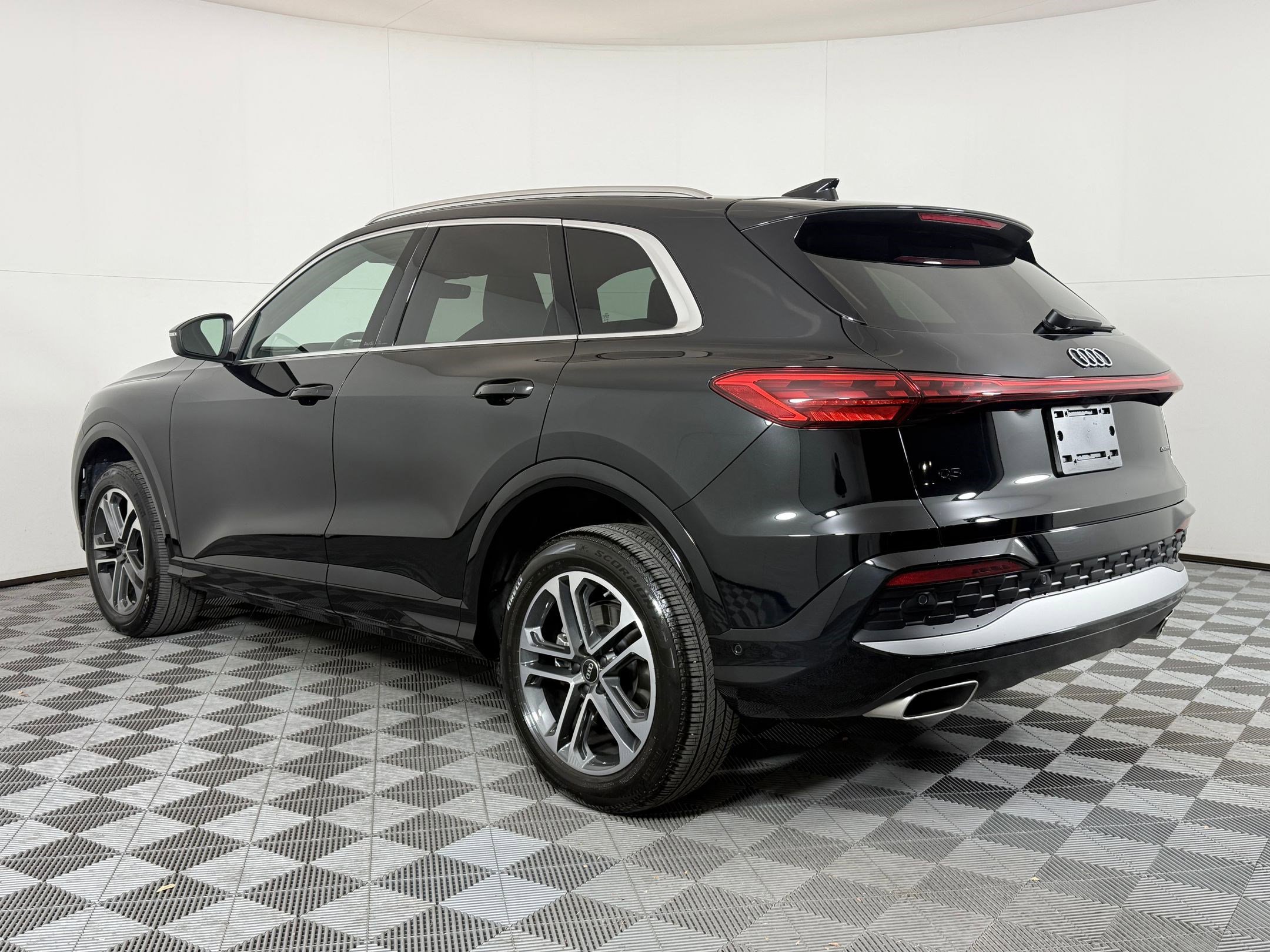 2025 Audi Q5 2.0T Premium Plus photo 3