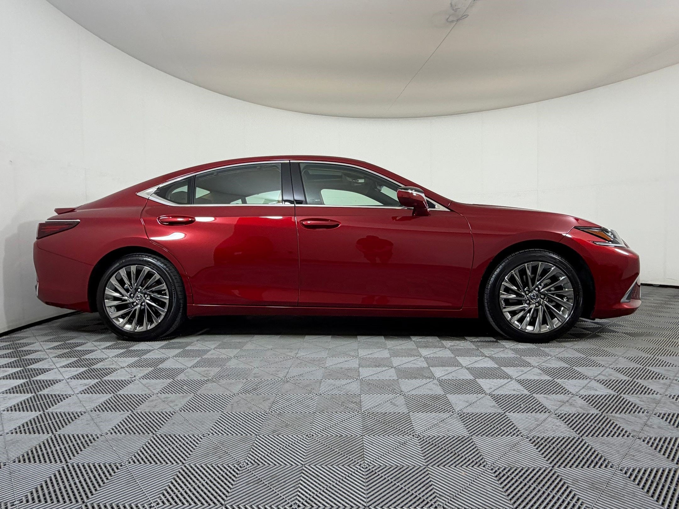 2025 LEXUS ES ES 300h Ultra Luxury Sedan