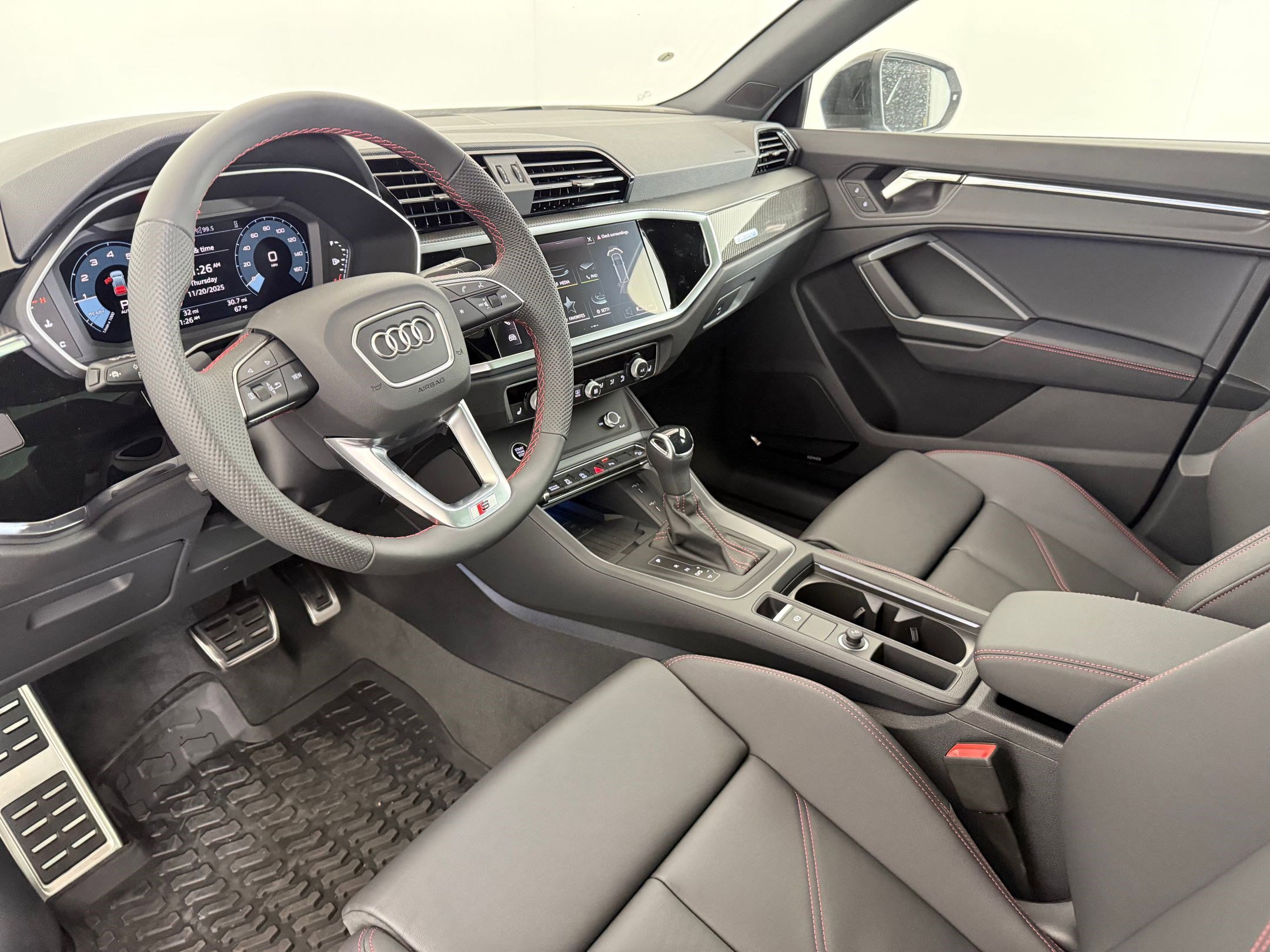 2025 Audi Q3 45 TFSI S line Premium Plus photo 4