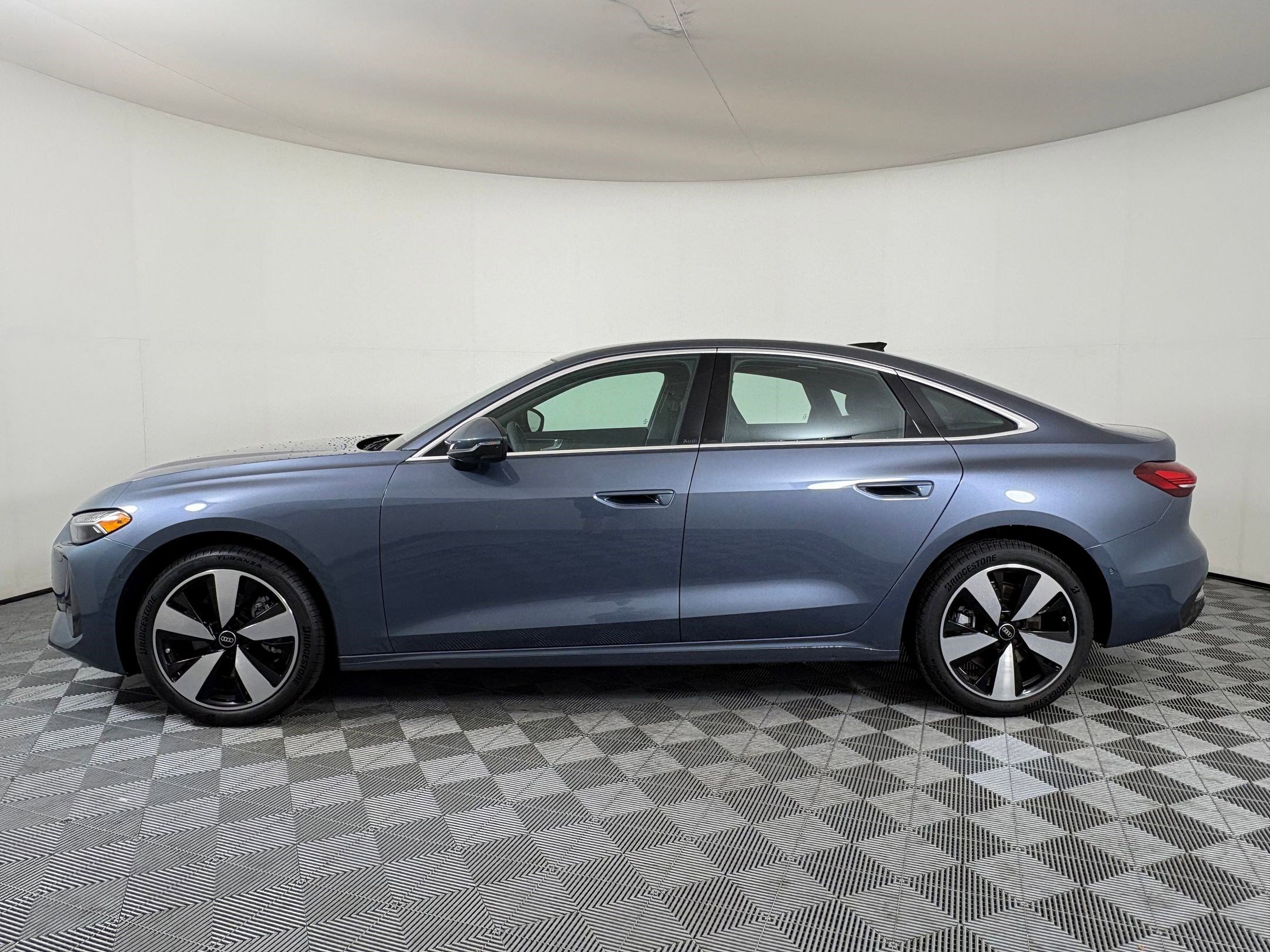 2025 Audi A5 2.0T Premium Plus photo 2