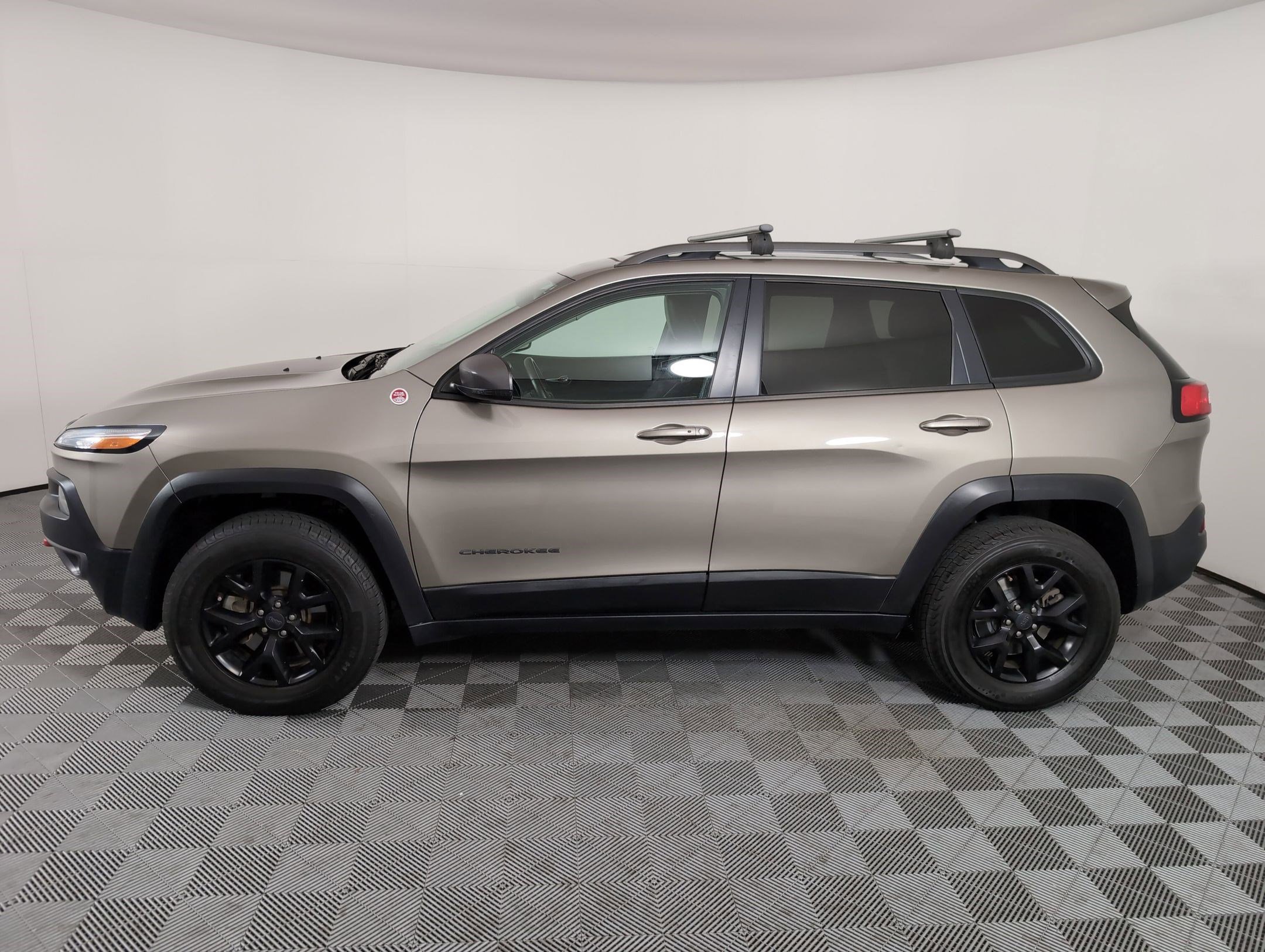 2016 Jeep Cherokee Trailhawk photo 2