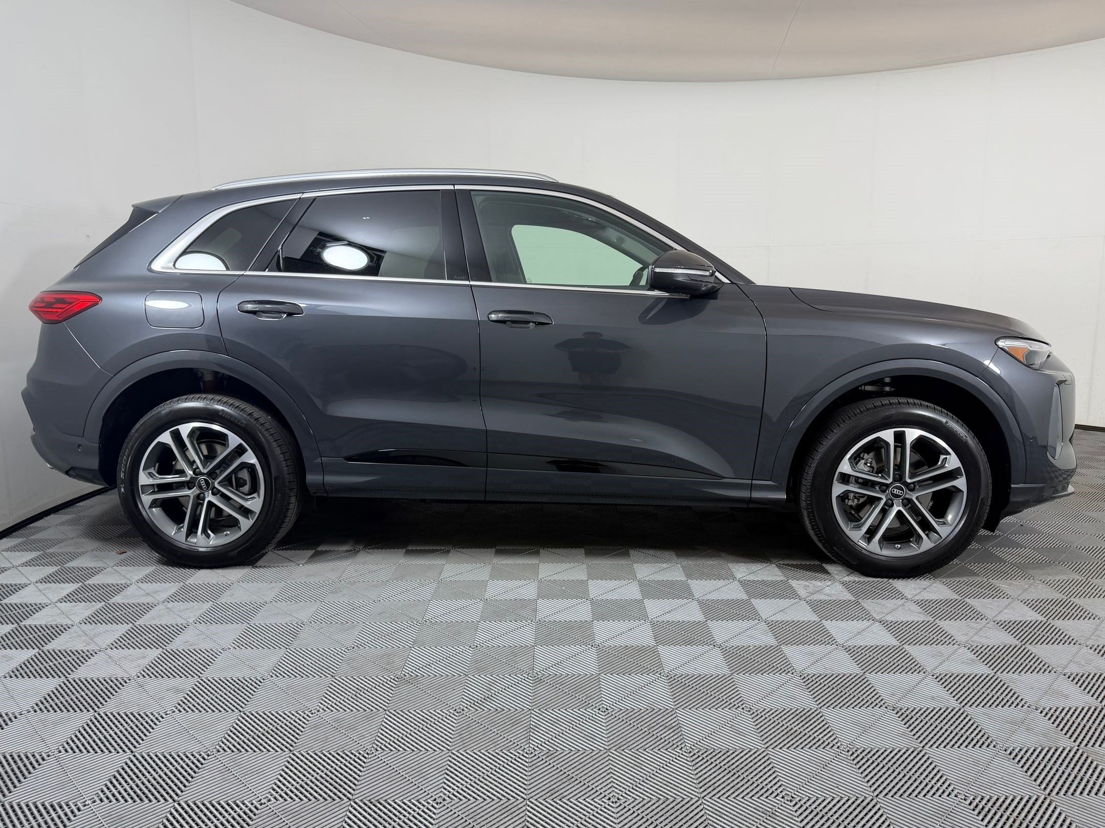 Q5 Premium Plus SUV