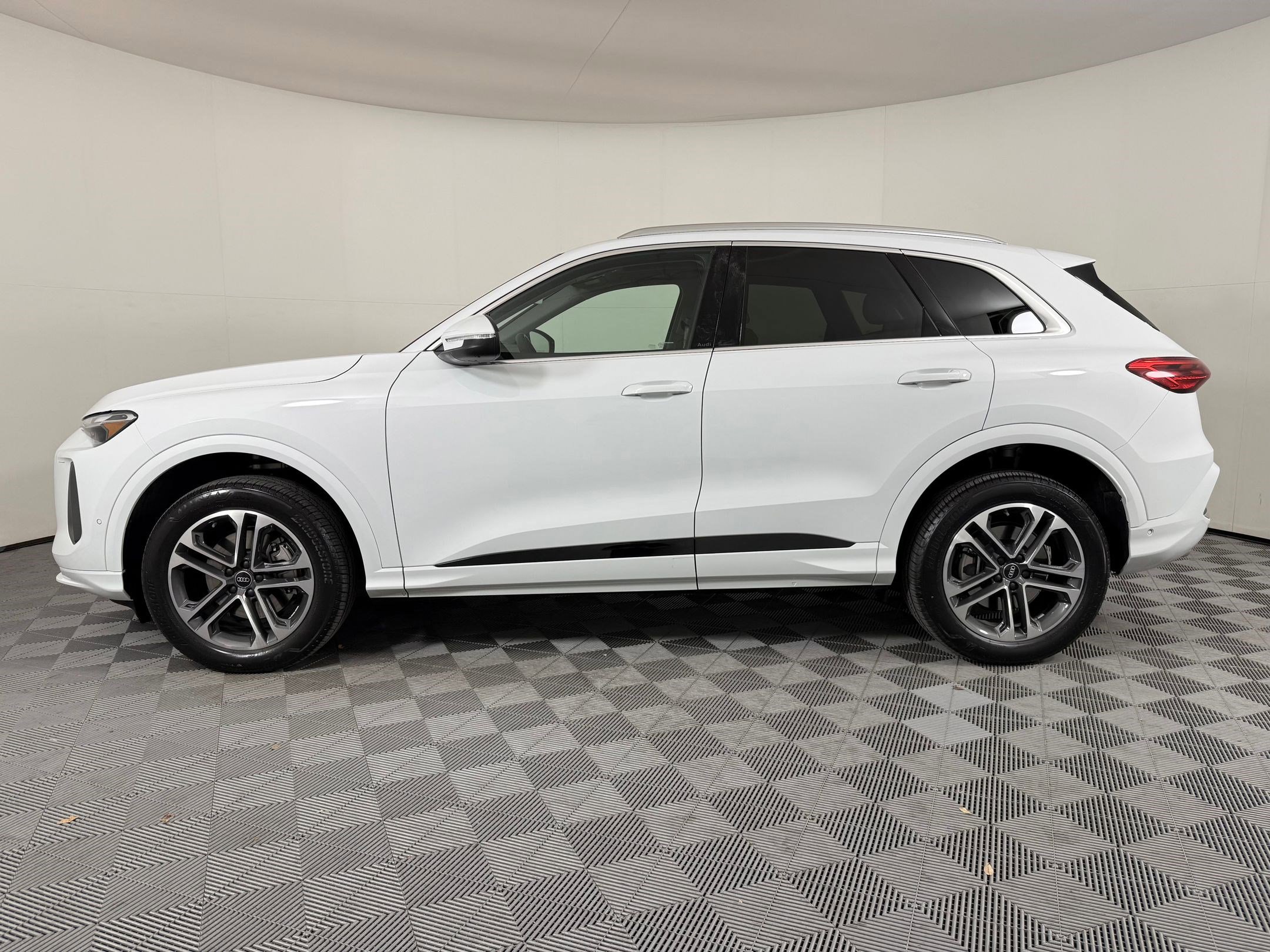 2025 Audi Q5 2.0T Premium photo 2