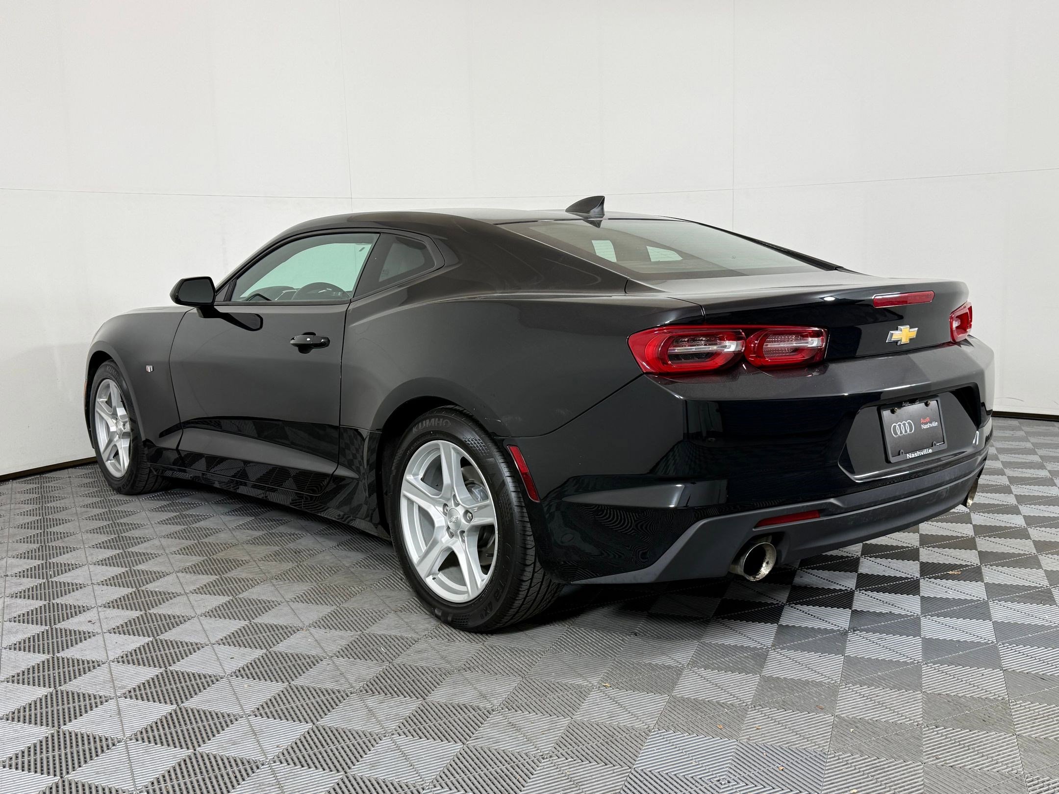 2019 Chevrolet Camaro 2LT photo 2