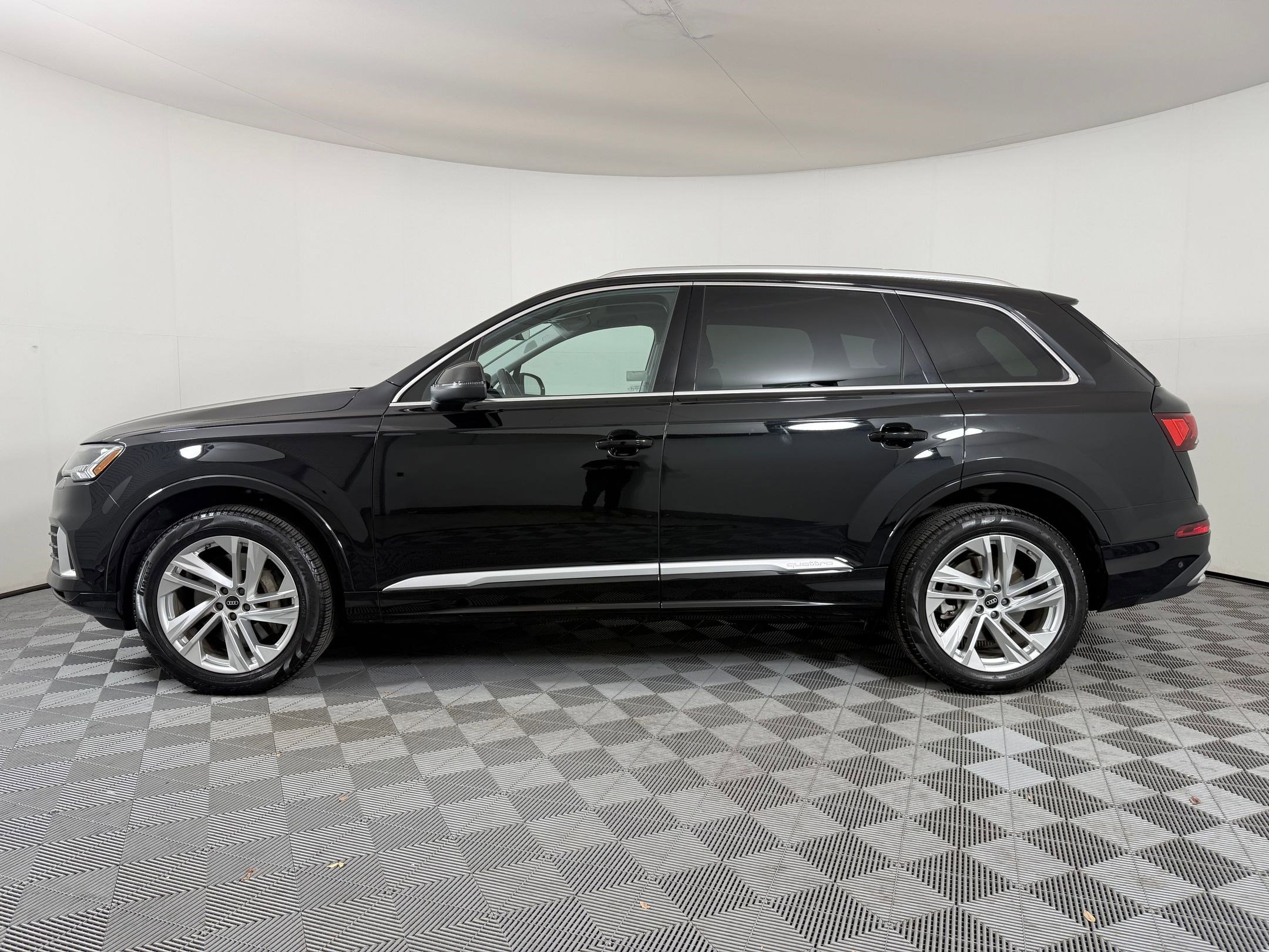 2023 Audi Q7 Premium Plus photo 2