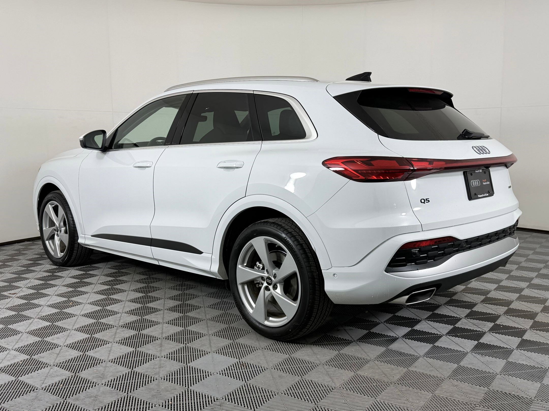 2025 Audi Q5 2.0T Prestige photo 3