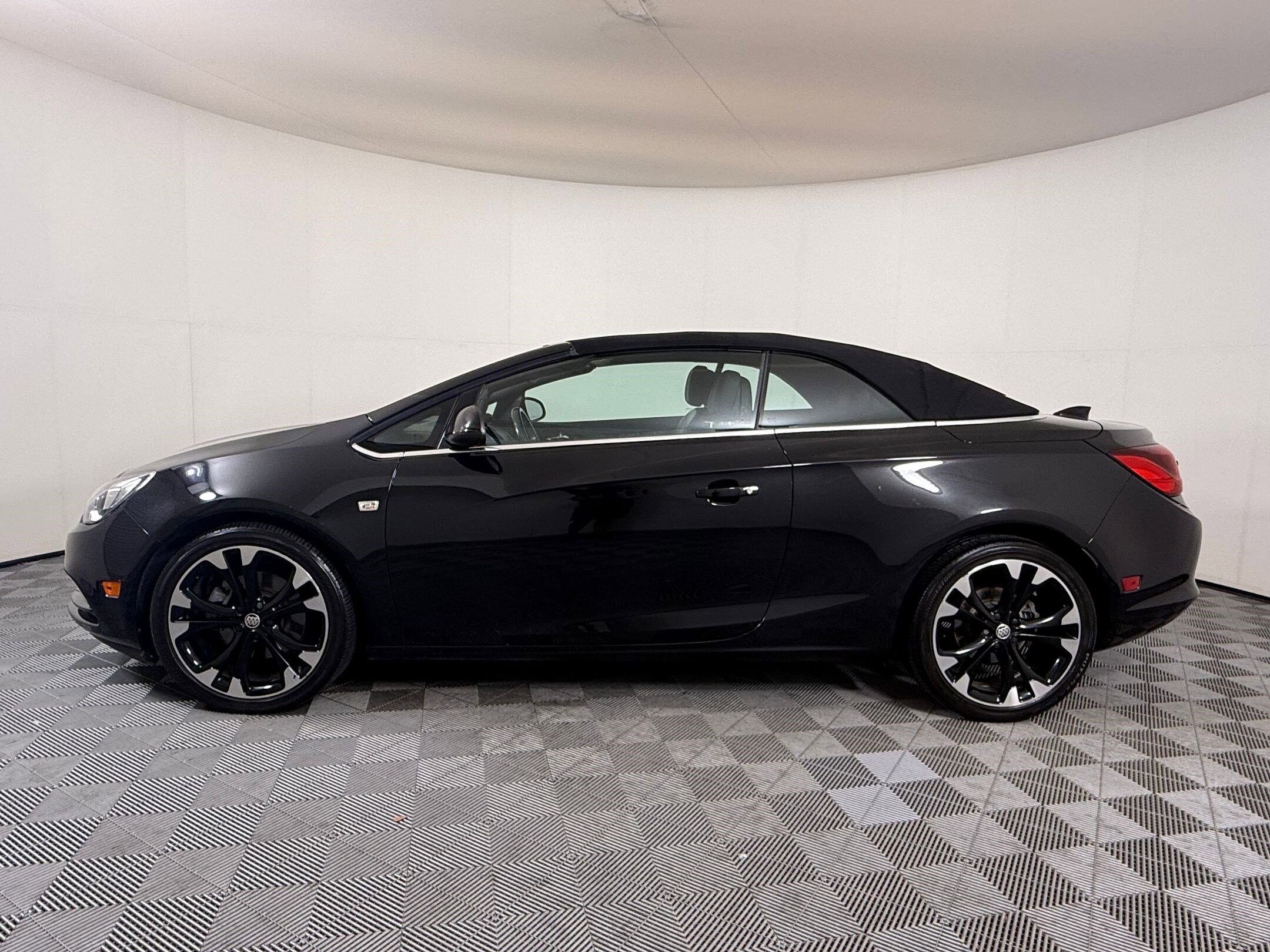 2018 Buick Cascada photo 2