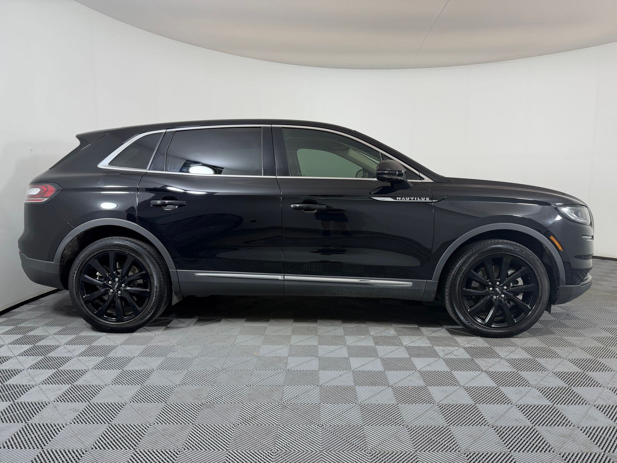 Nautilus Reserve SUV