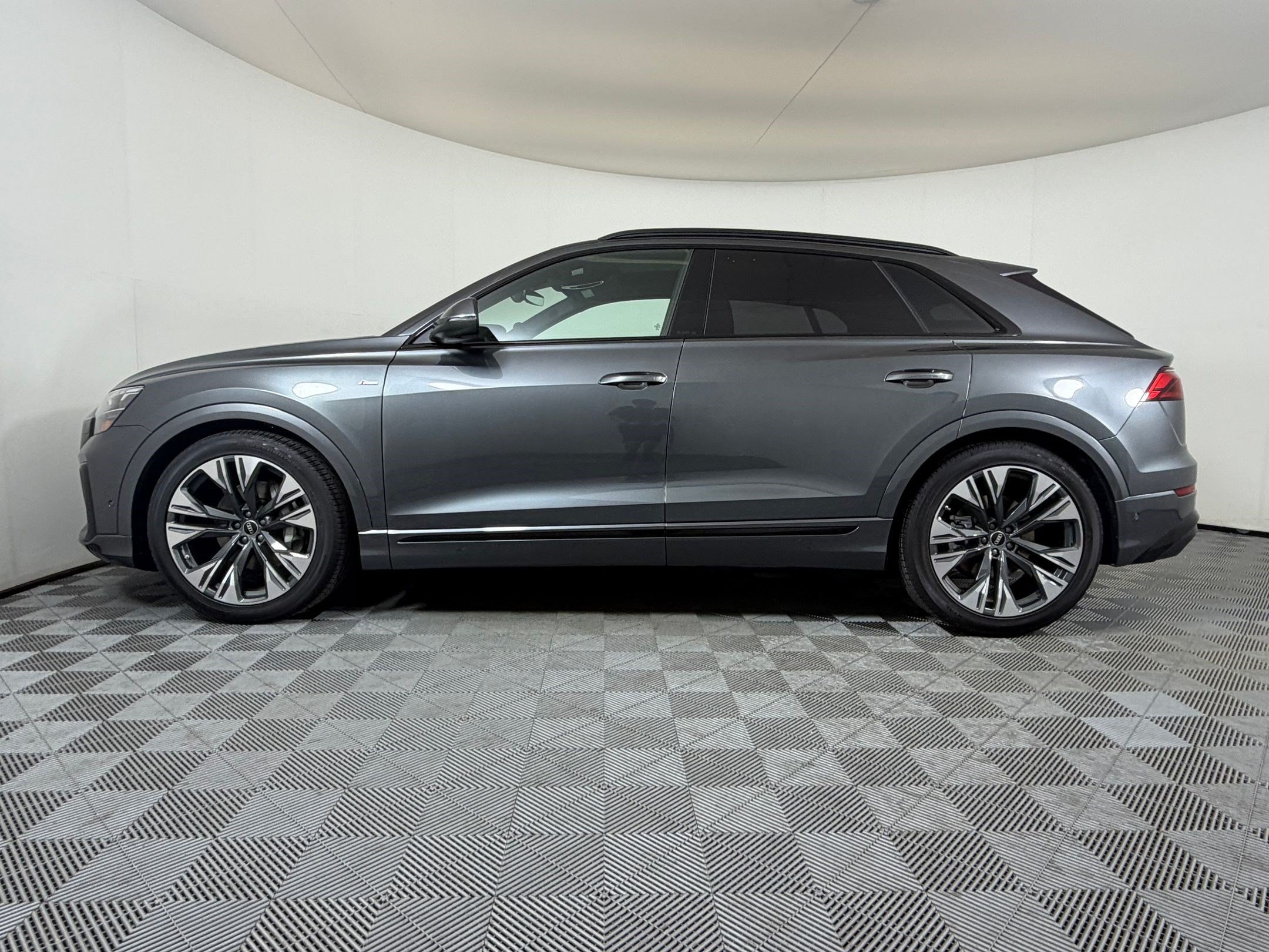 Q8 Premium Plus SUV