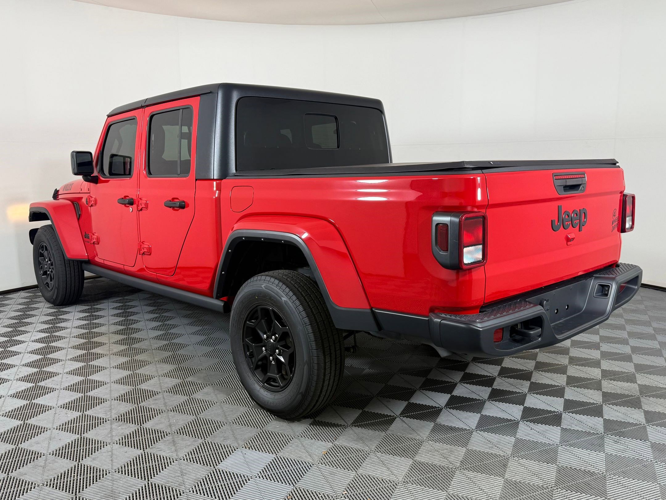 2021 Jeep Gladiator Willys photo 3