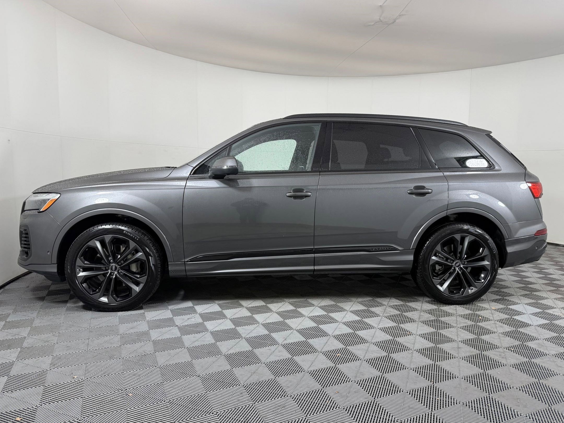2025 Audi Q7 Premium Plus photo 2