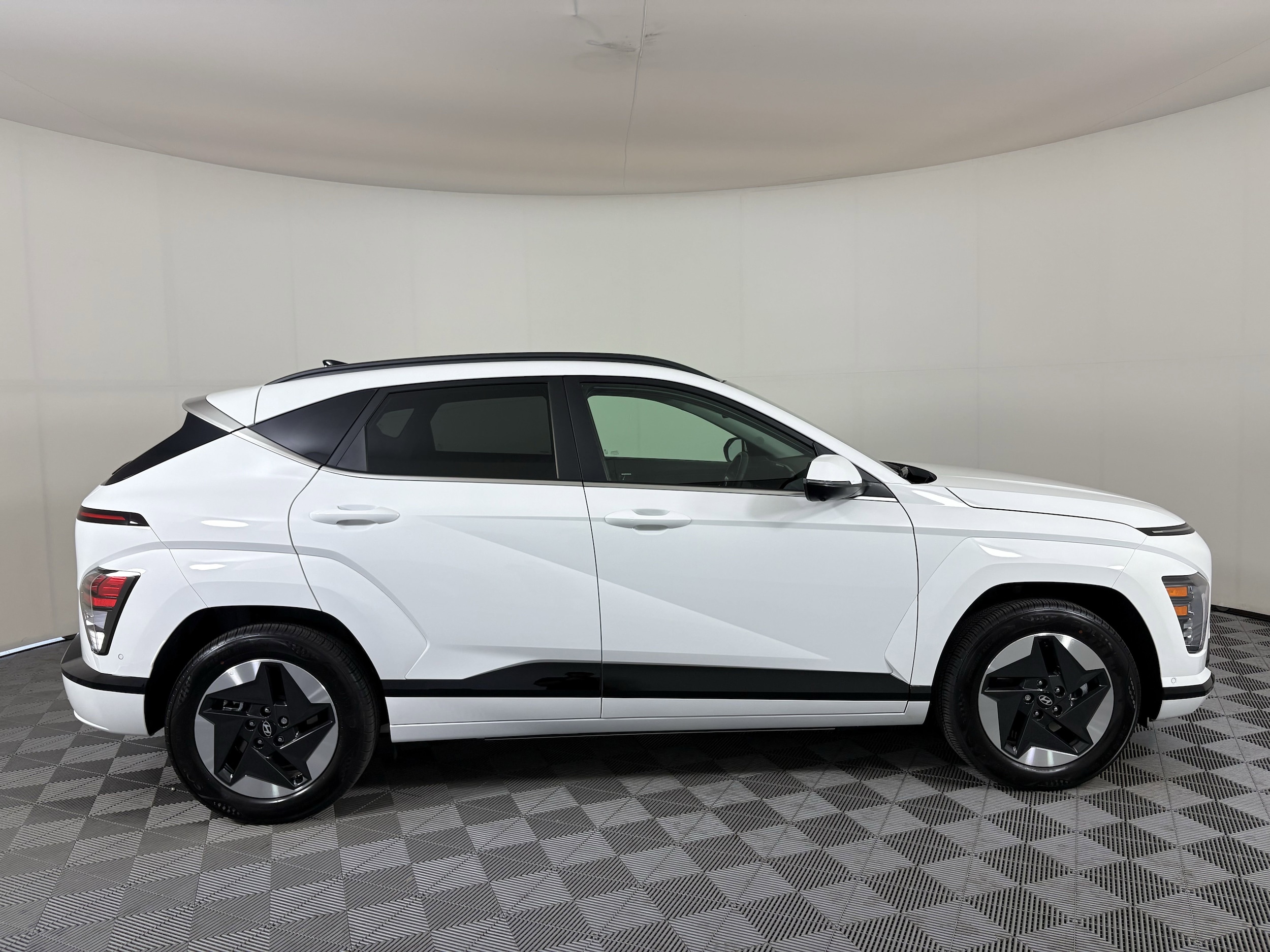 Used 2025 Hyundai Kona EV Limited with VIN KM8HE3A69SU029254 for sale in Brentwood, TN