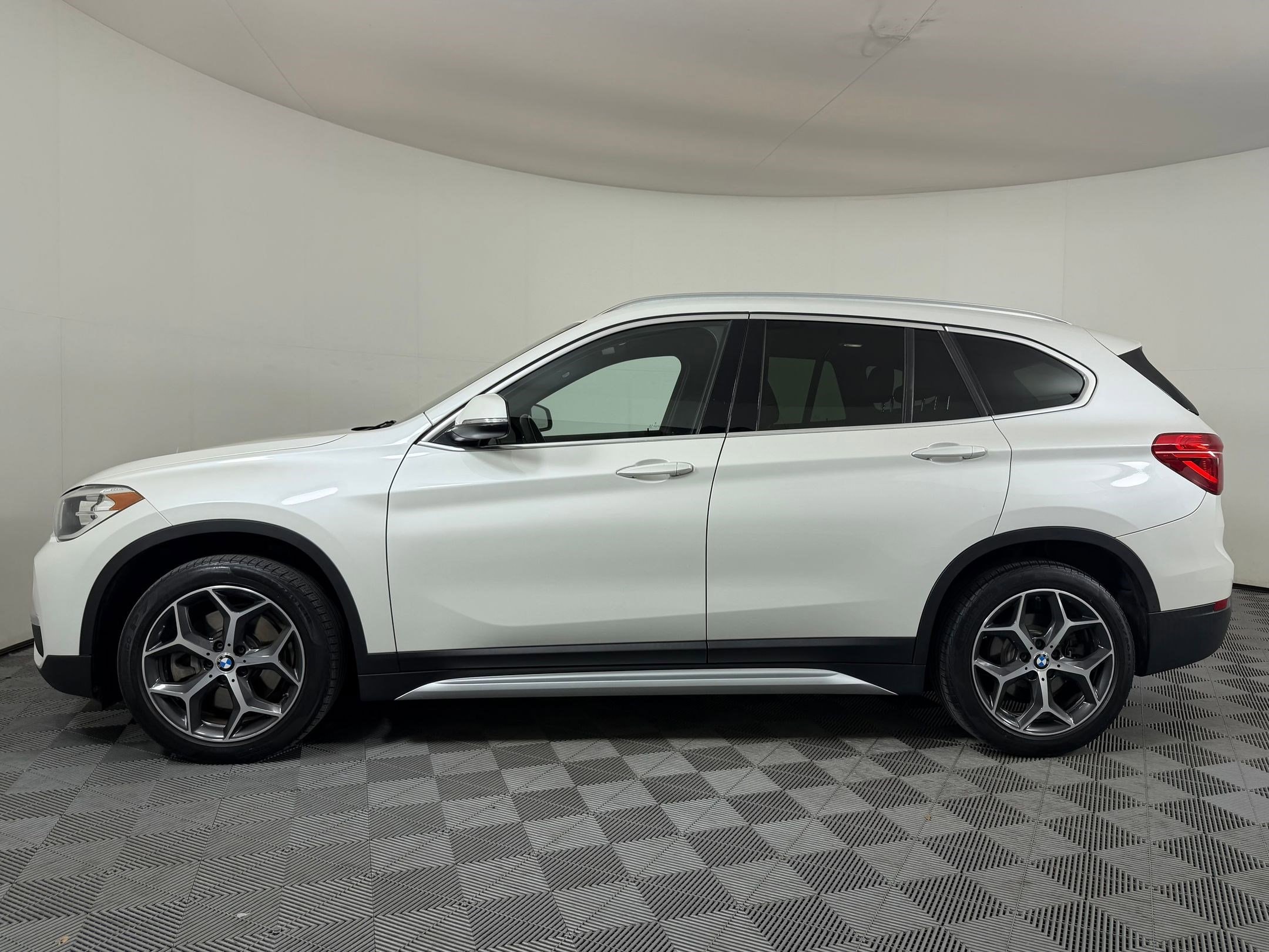 Used 2018 BMW X1 28i with VIN WBXHT3C38J5L32342 for sale in Brentwood, TN