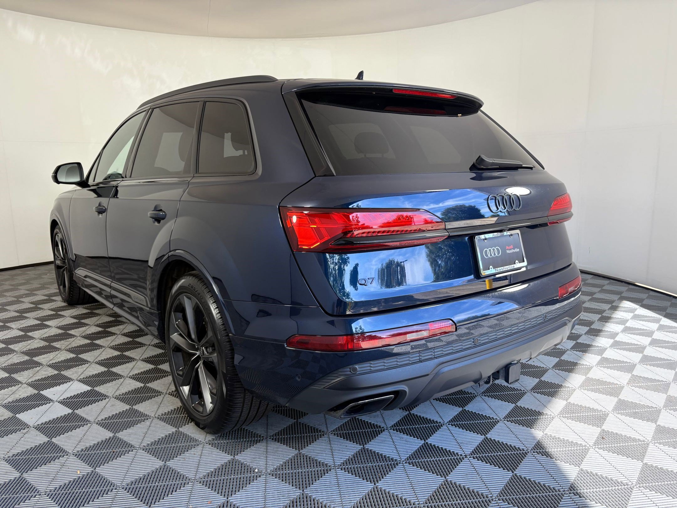 2025 Audi Q7 Prestige photo 2