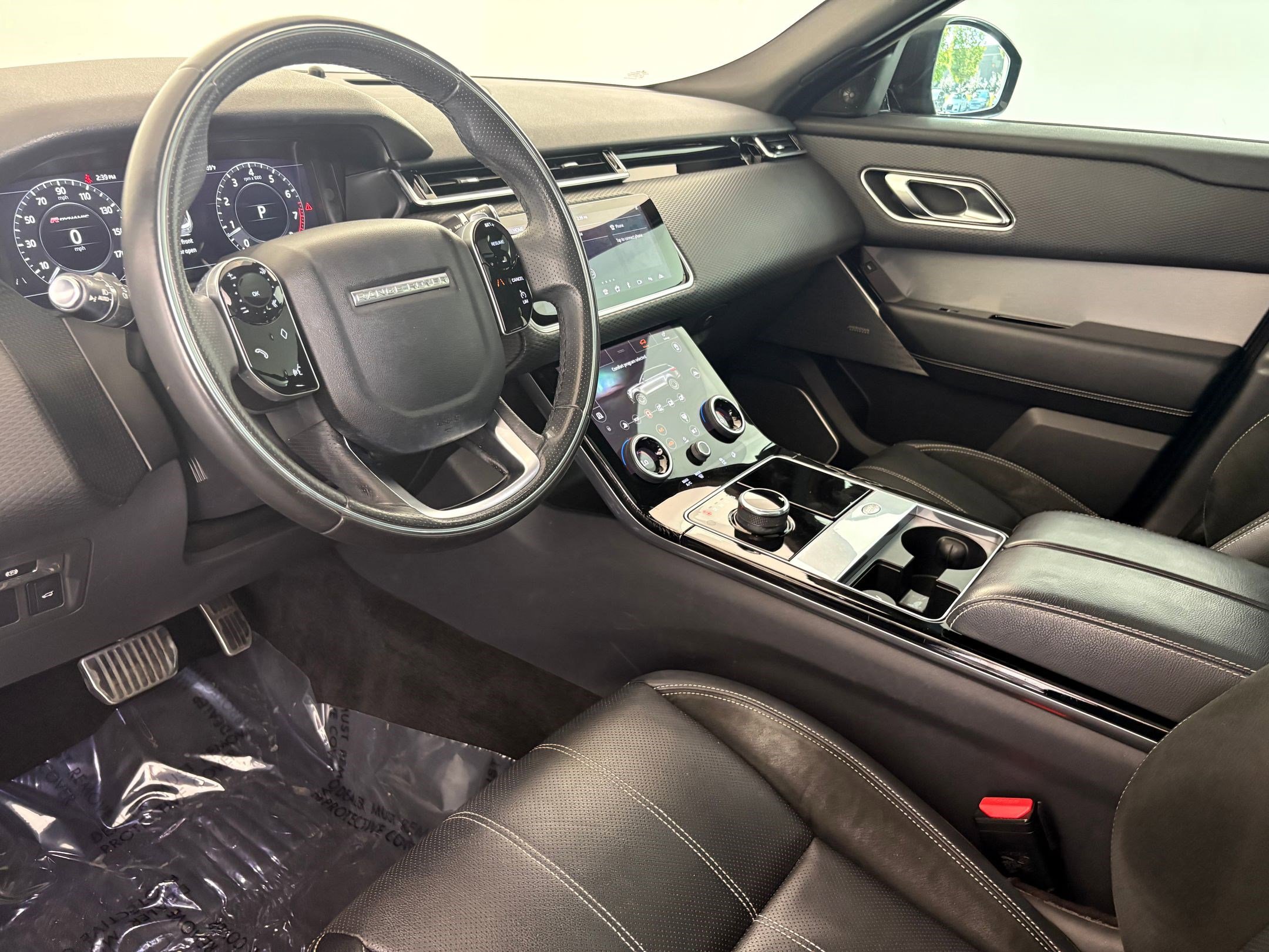2018 Land Rover Range Rover Velar R-Dynamic SE photo 4