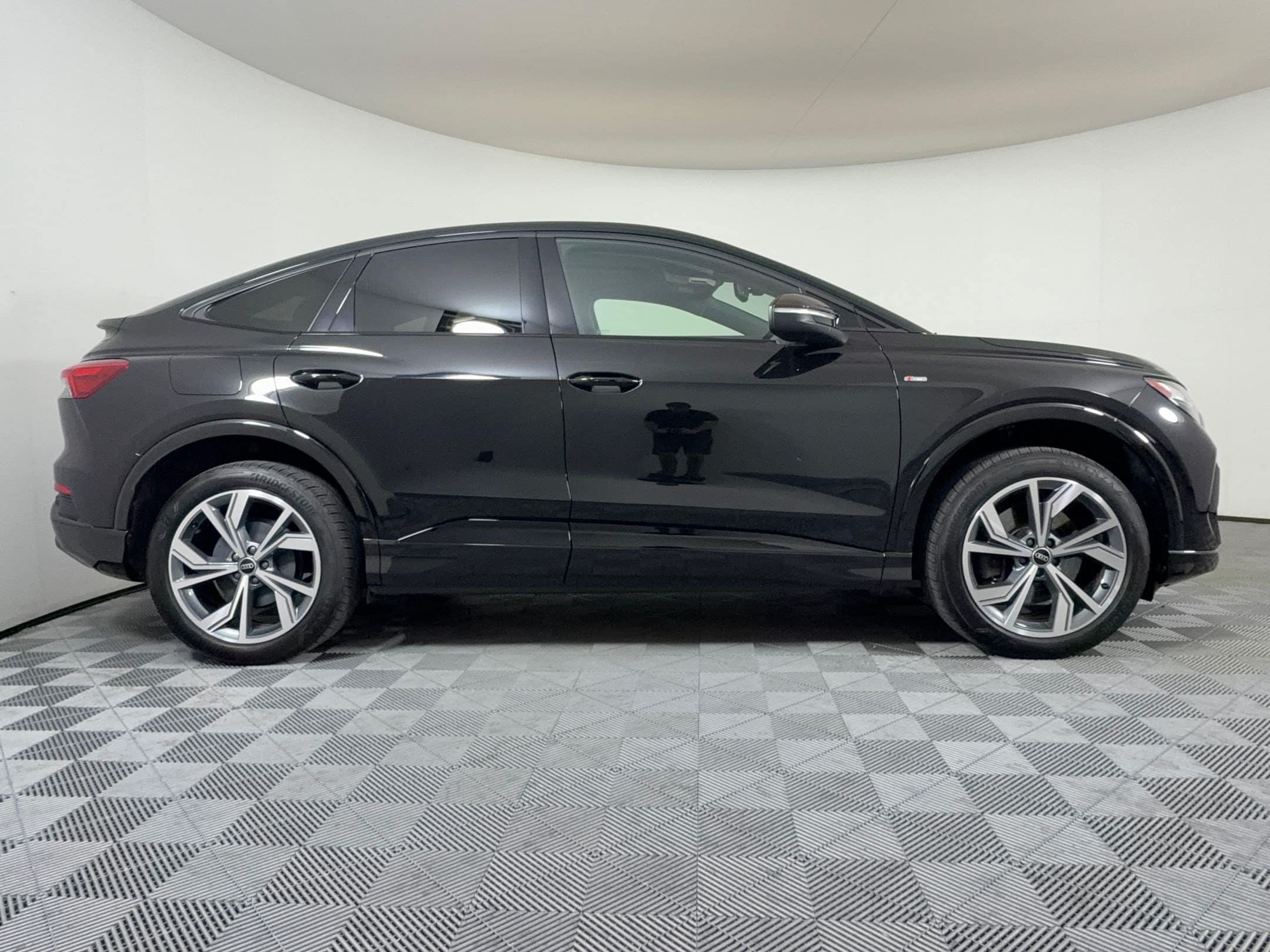 Q4 E-tron Sportback Premium SUV
