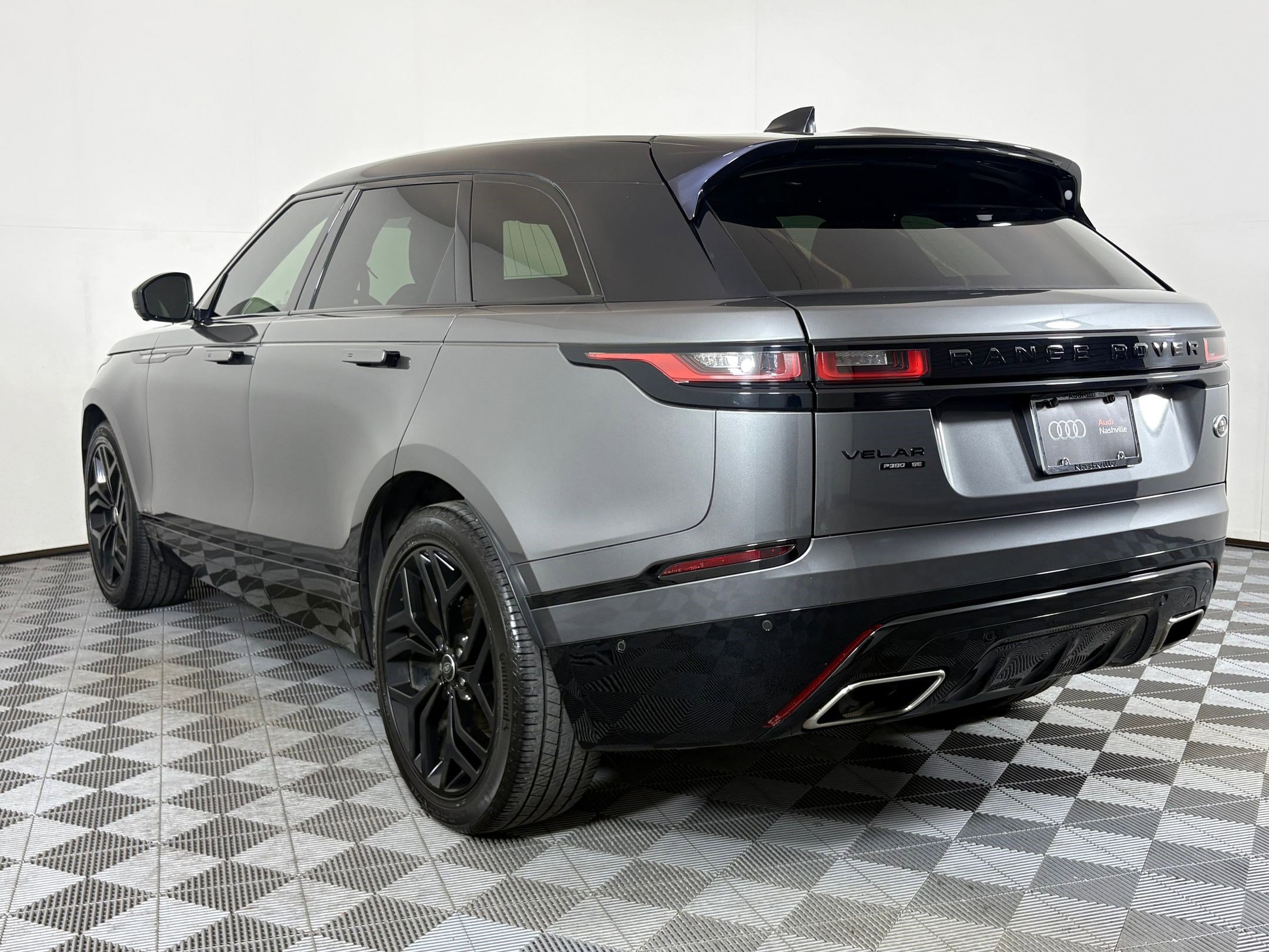2018 Land Rover Range Rover Velar R-Dynamic SE photo 3