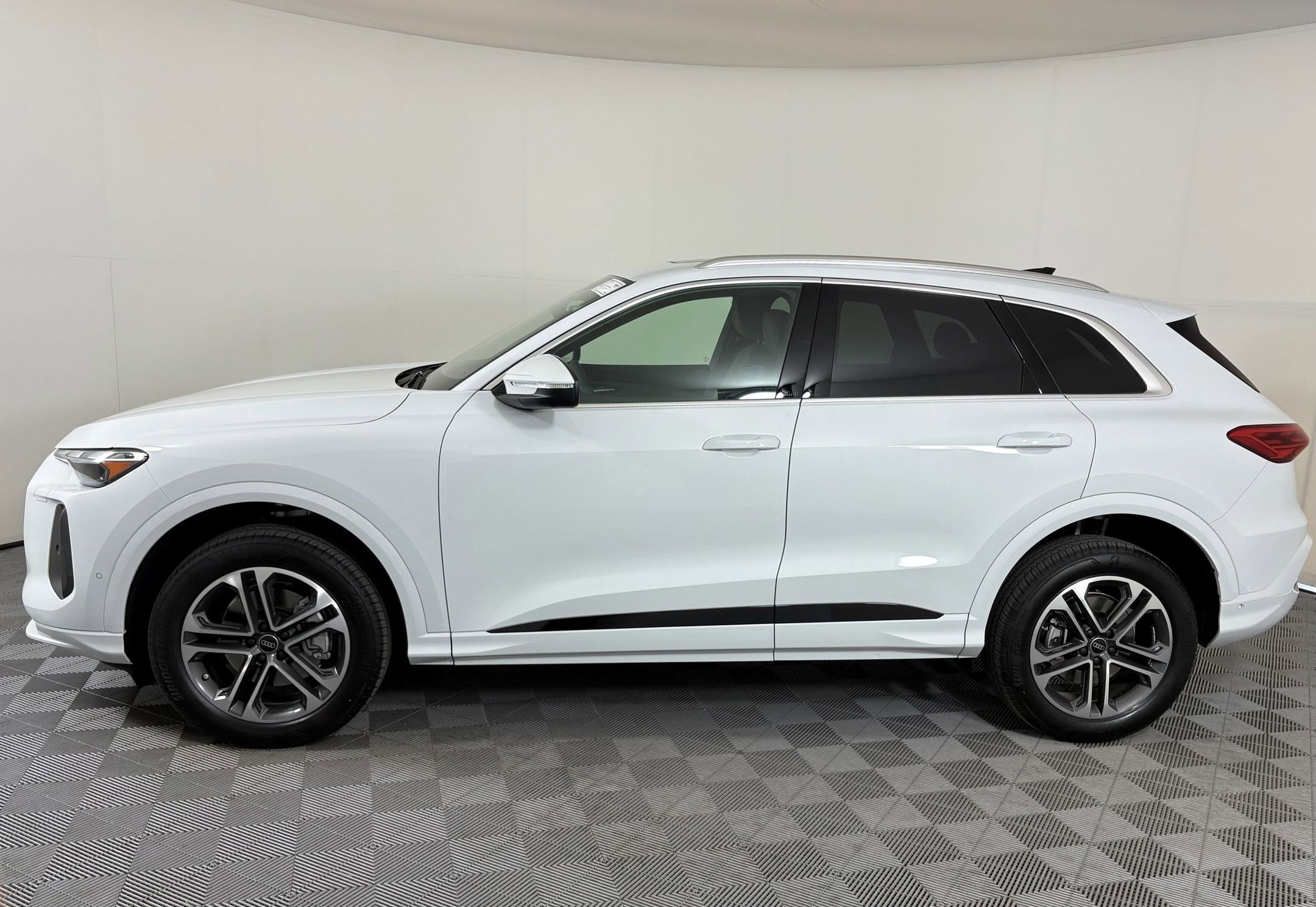 2025 Audi Q5 2.0T Premium photo 2