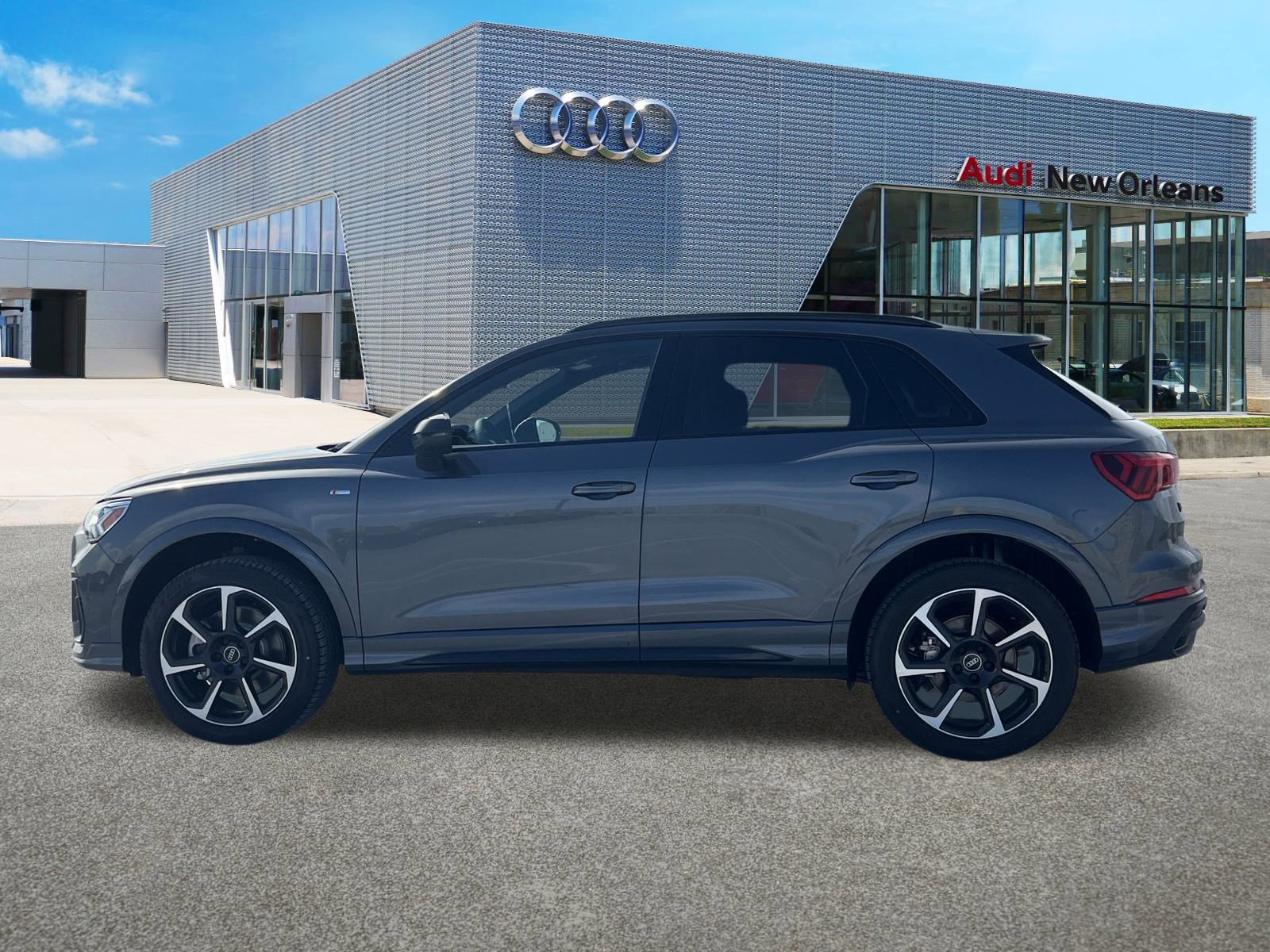 2025 Audi Q3 45 TFSI S line Premium Plus photo 3