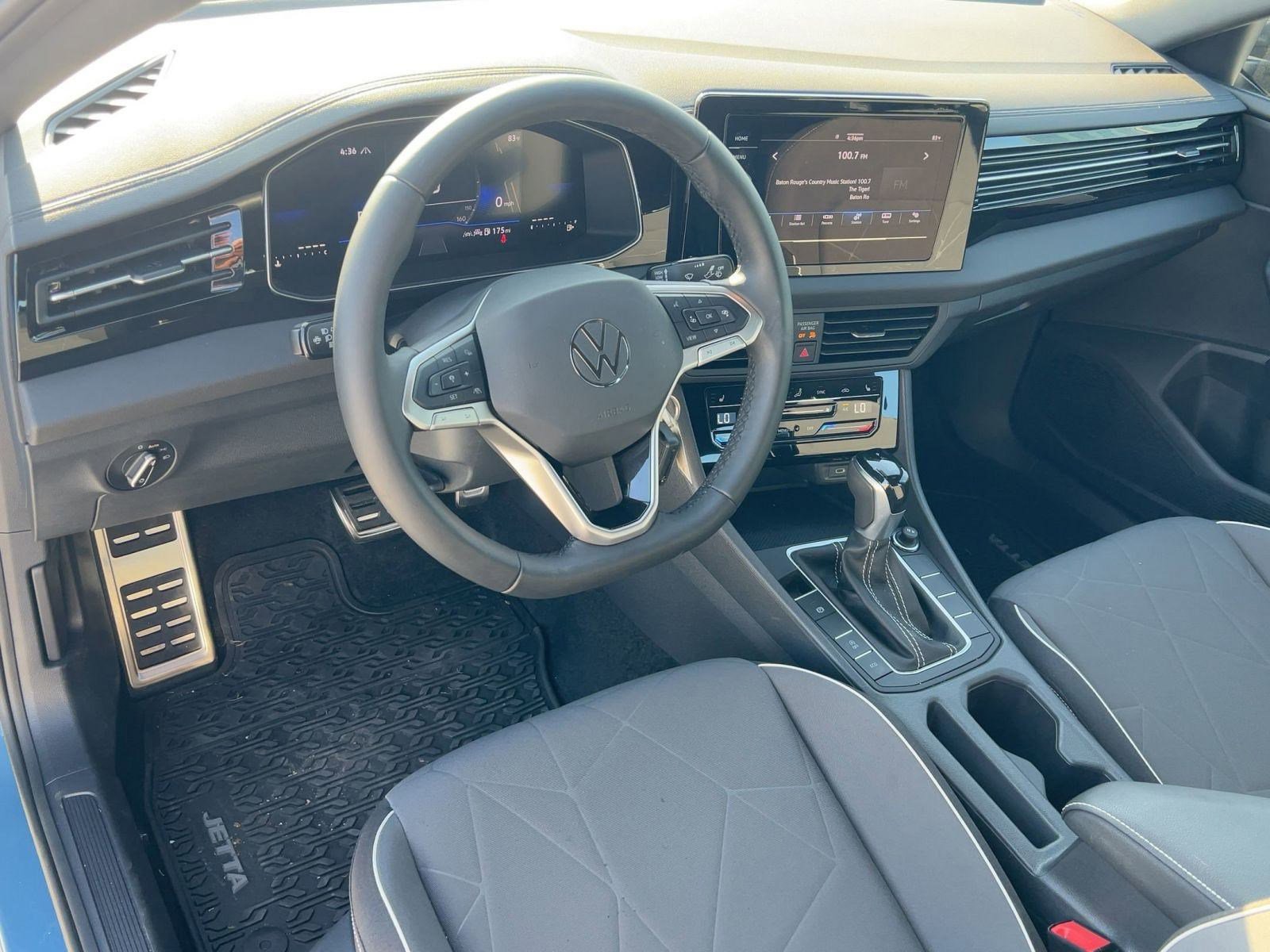 2025 Volkswagen Jetta 1.5T Sport photo 4