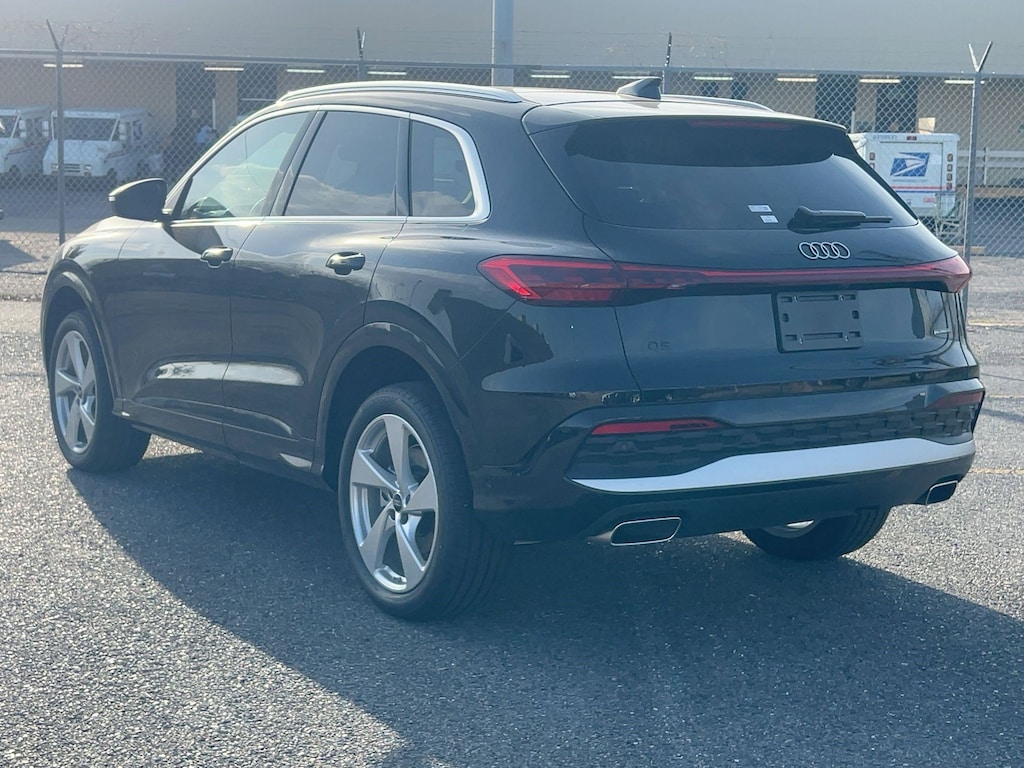 New 2025 Audi Q5 2.0T Premium SUV