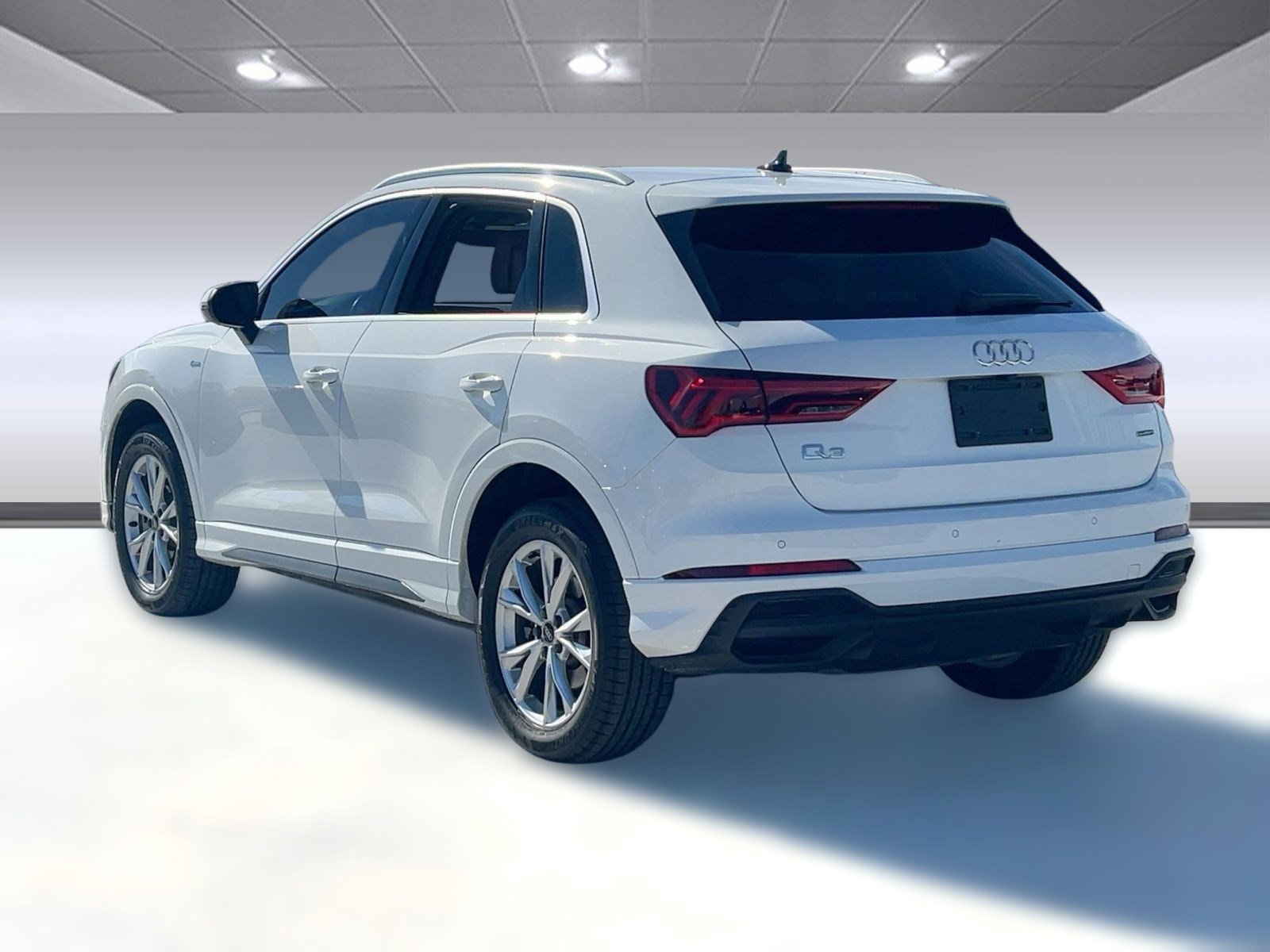 2023 Audi Q3 45 TFSI S line Premium photo 3
