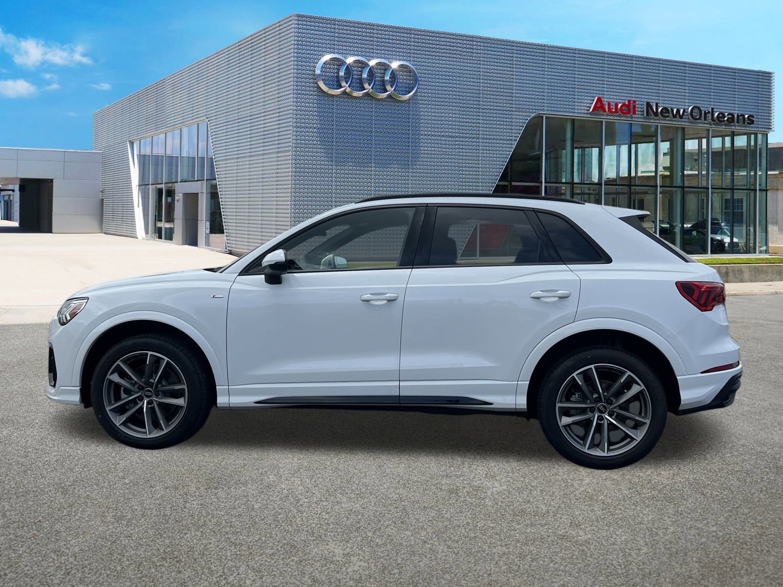 2025 Audi Q3 45 TFSI S line Premium photo 3