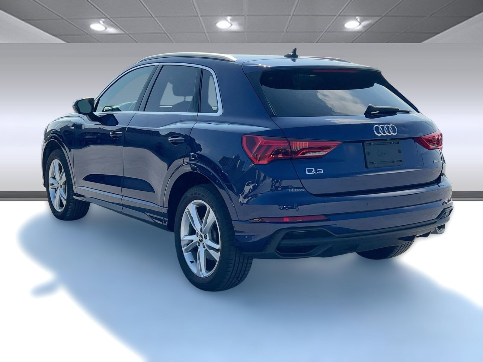 2023 Audi Q3 45 TFSI S line Premium photo 3