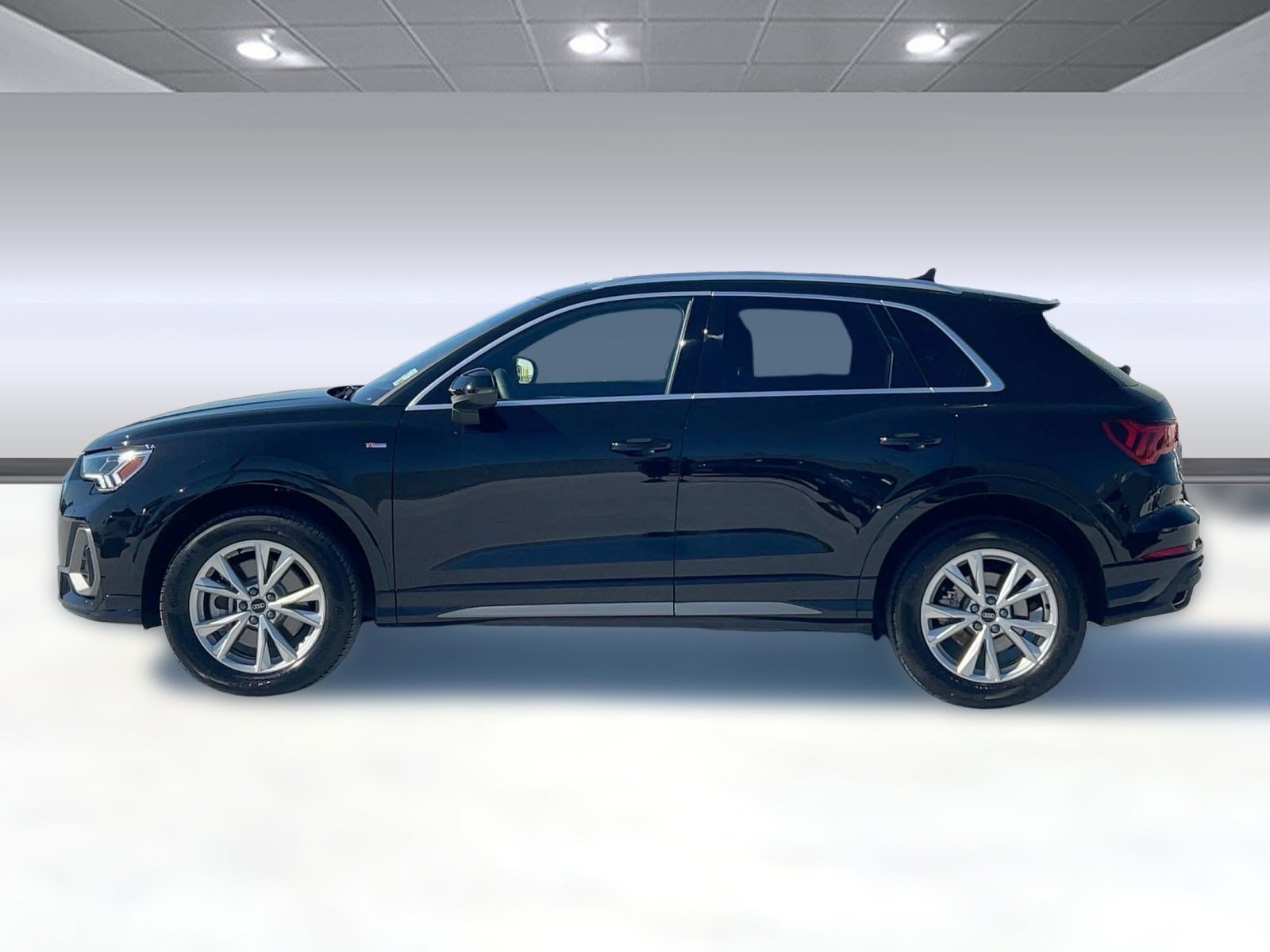 2025 Audi Q3 45 TFSI S line Premium photo 2