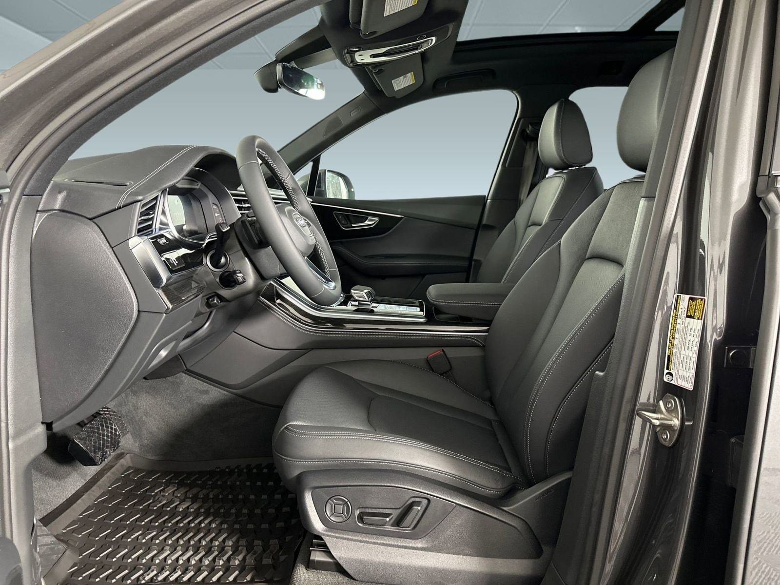 2025 Audi Q7 55 Premium Plus photo 4