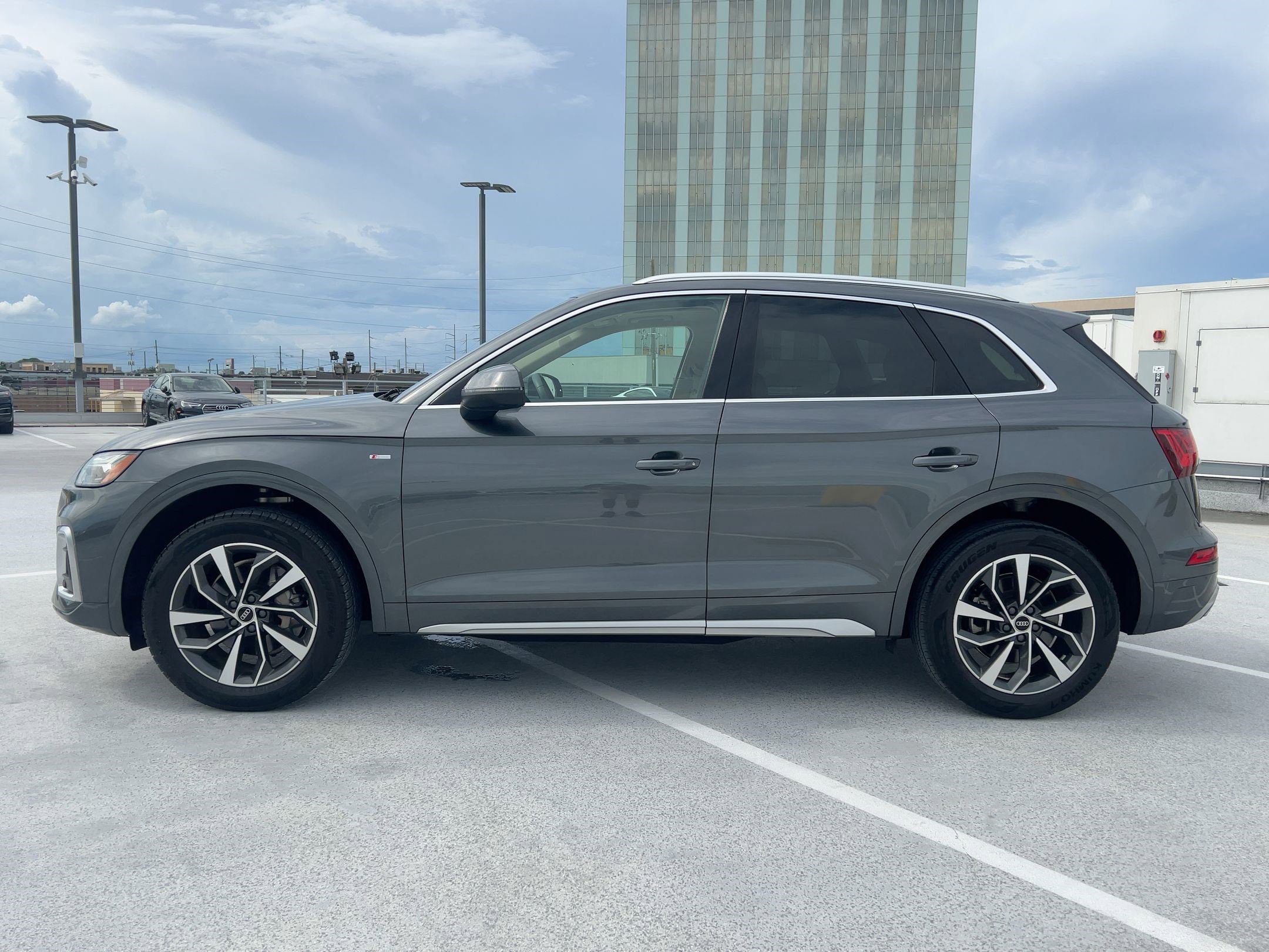 2022 Audi Q5 45 S line Premium photo 2