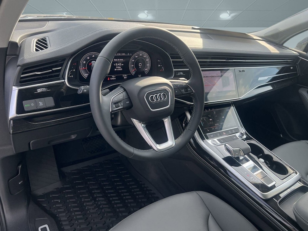 New 2025 Audi Q7 55 Premium Plus SUV