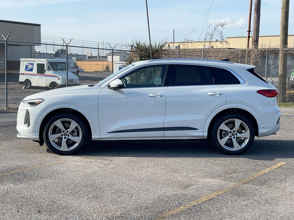 New 2025 Audi Q5 2.0T Premium SUV