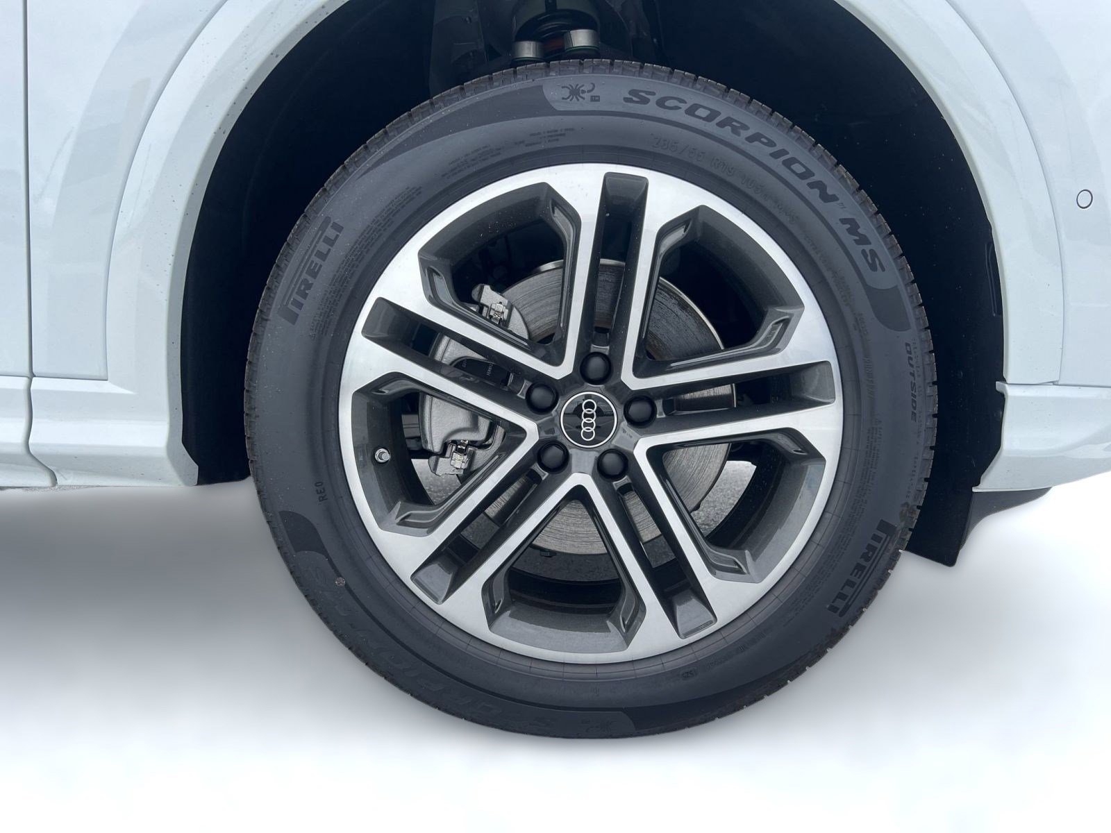 2025 Audi Q5 Premium - Photo 11