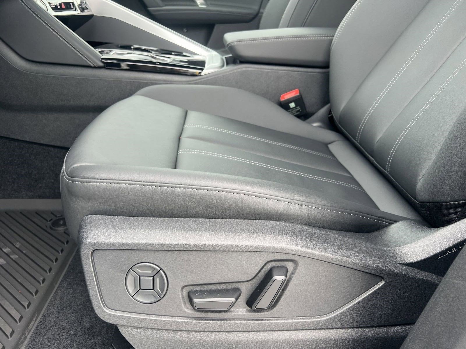 2025 Audi Q5 Premium - Photo 13