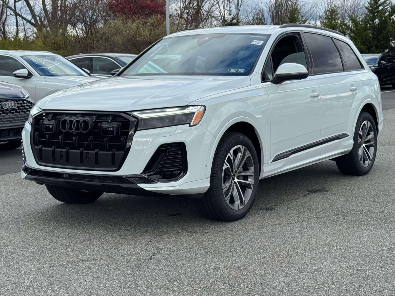 2026 Audi Q7 45 Premium photo 2