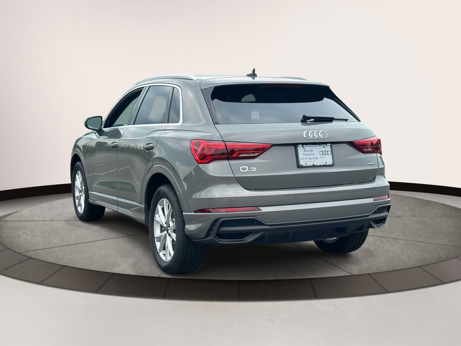 2025 Audi Q3 45 TFSI S line Premium photo 3