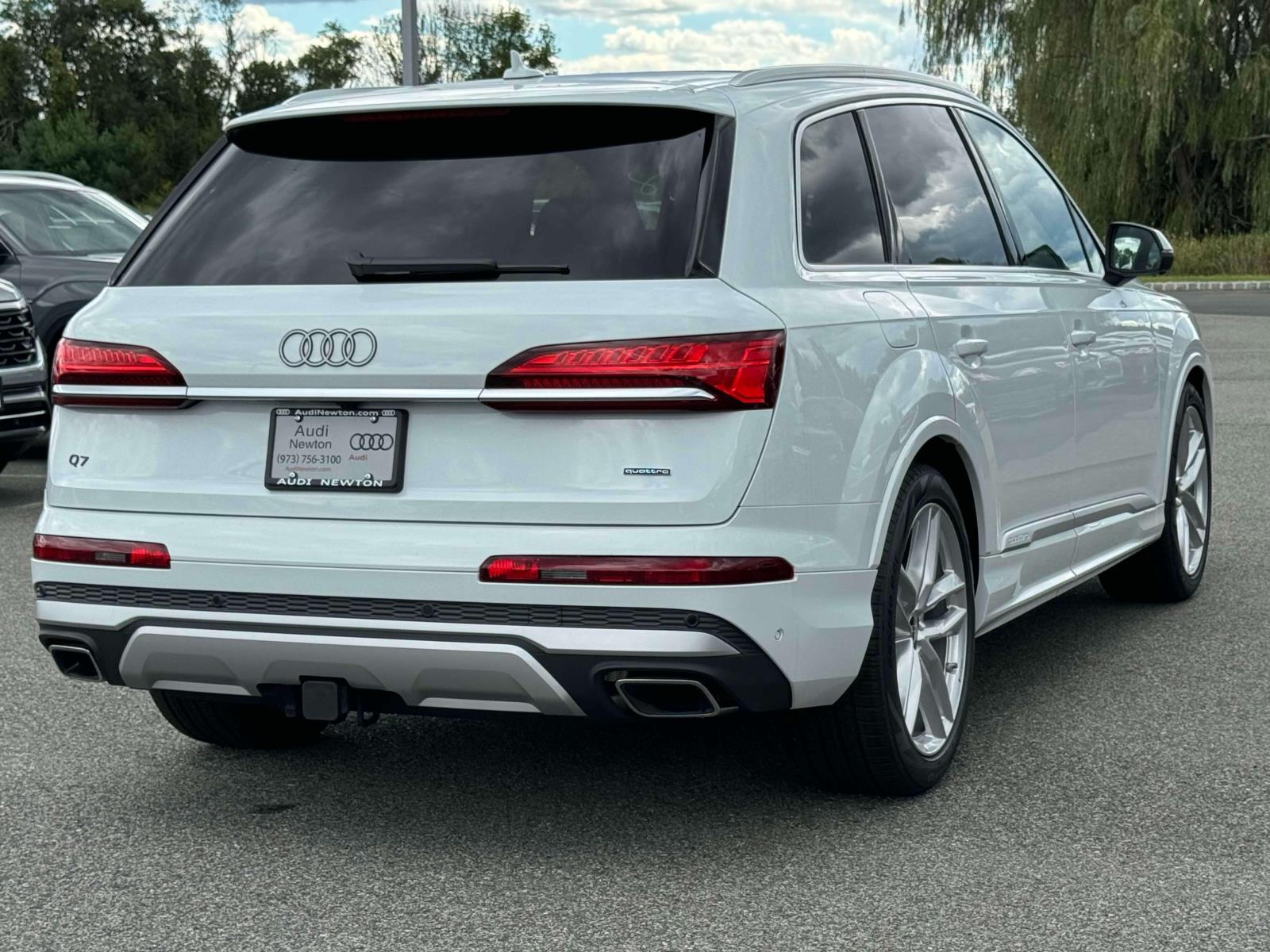 2025 Audi Q7 55 Premium Plus photo 4