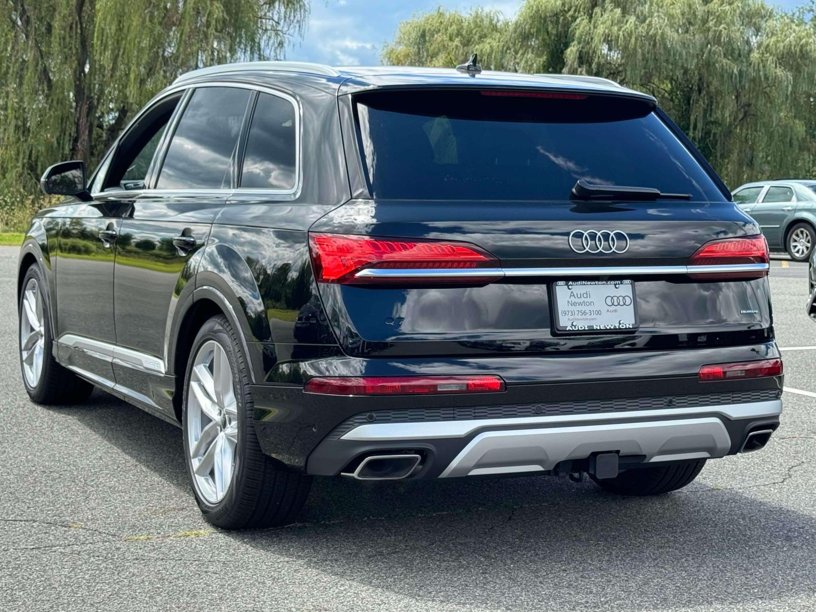 2025 Audi Q7 55 Premium Plus photo 2